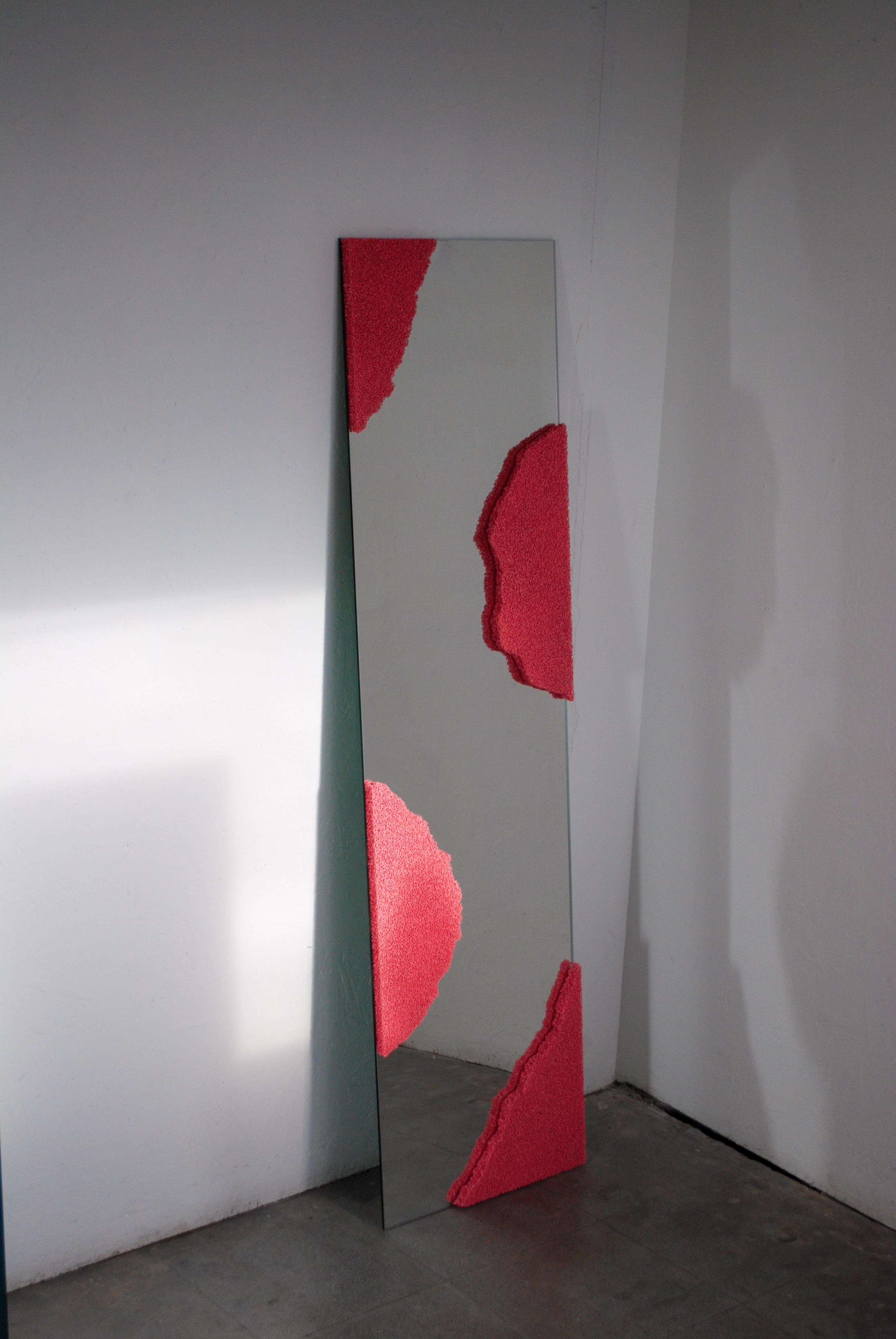 Miroir long rectangulaire LR en mousse de céramique de Jordan Keaney en vente 2