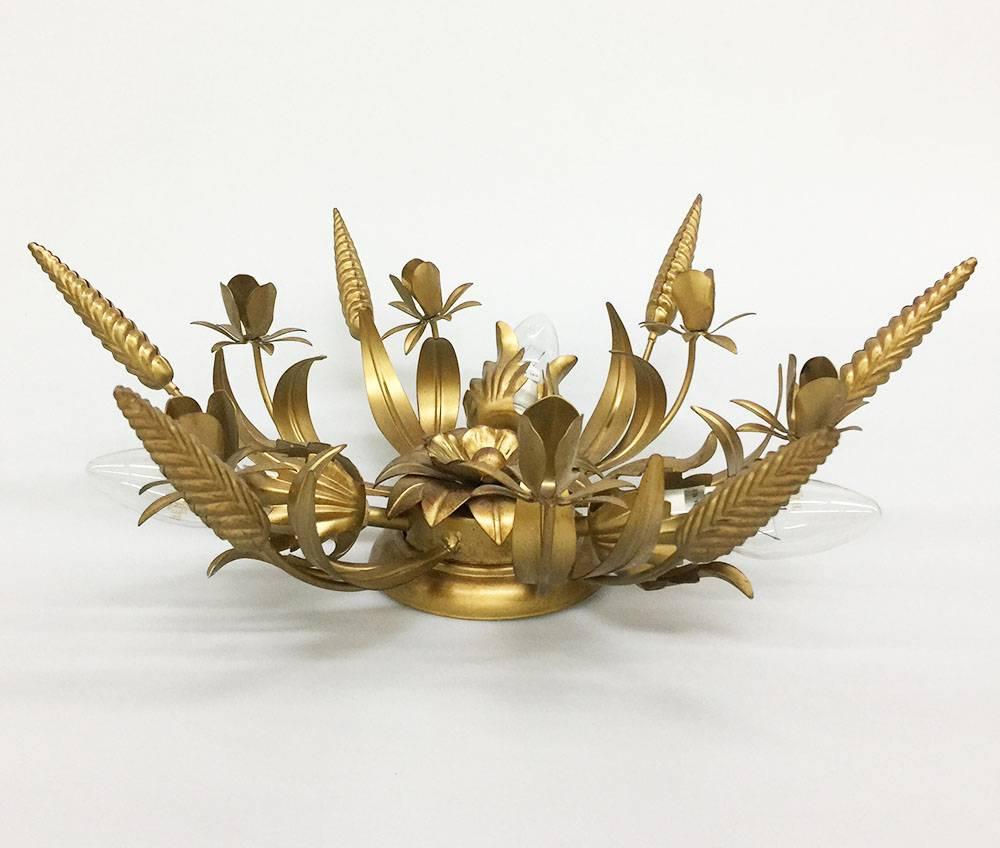 Gilt metal floral ceiling lamp by LS Luce, Italy, 1980s

A gilt metal floral ceiling lamp with 3 bulbs 
1980's Italian by LS Luce
The art number is Art. 952/P3
The size is 49 cm diagonal and 15 cm high.


 