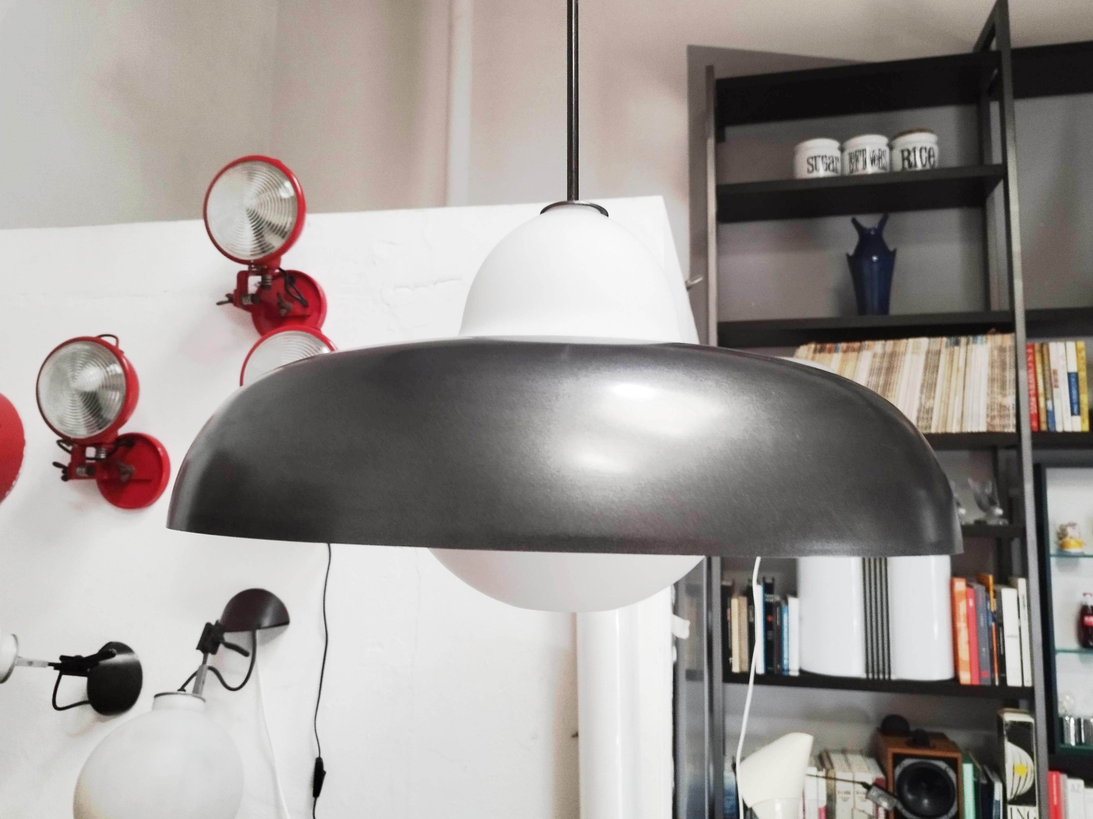 Ecco il testo per l'inserzione su 1stdibs:

