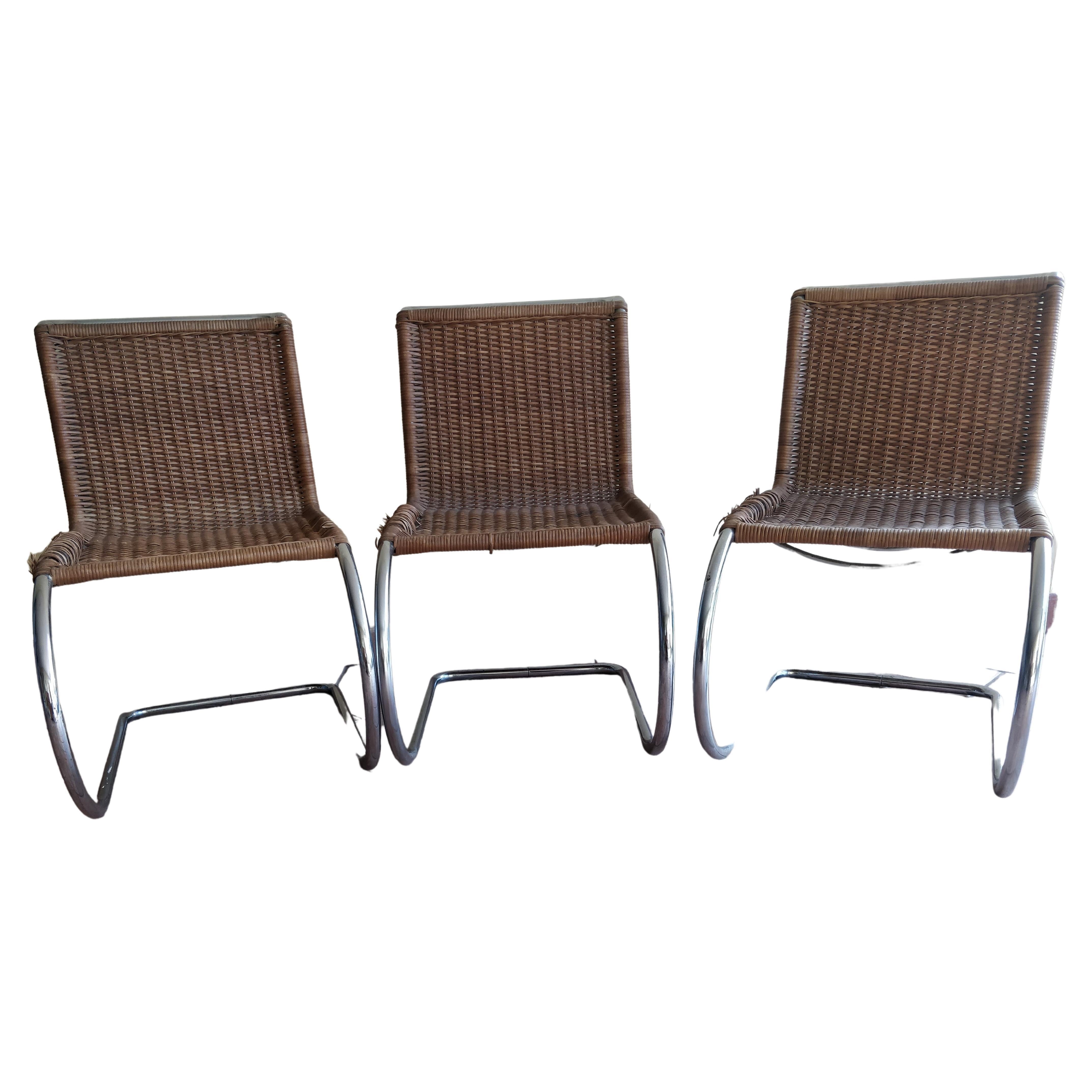 Ensemble de 3 chaises Ludwig Mies van der Rohe MR10 par Thonet en vente