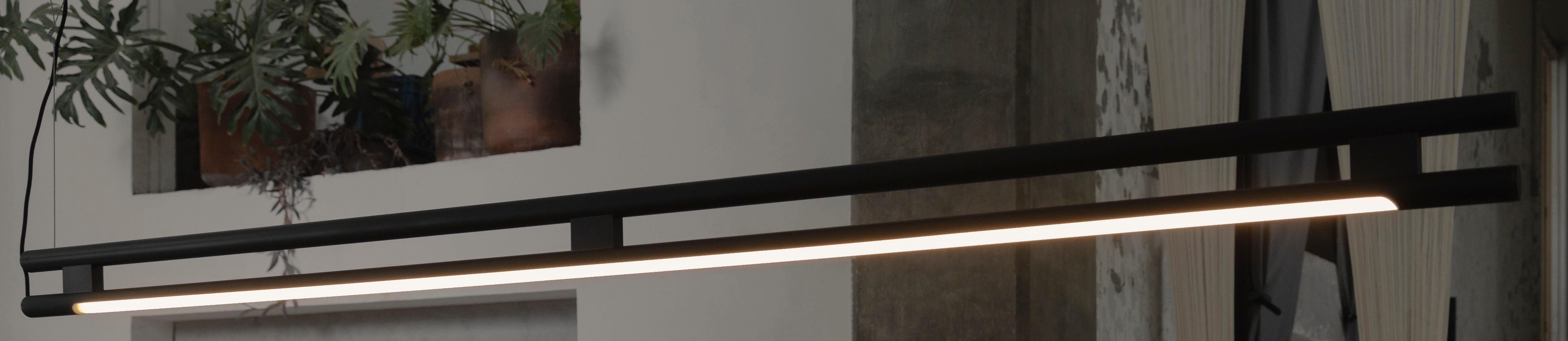 Lampada a sospensione LT11 in ottone annerito di Nuumbra
Dimensioni: Ø 200 x H. 200 cm. 
Materiali: Ottone annerito.

Le dimensioni possono variare. Tutte le nostre lampade possono essere cablate a seconda del Paese. Se viene venduto negli Stati