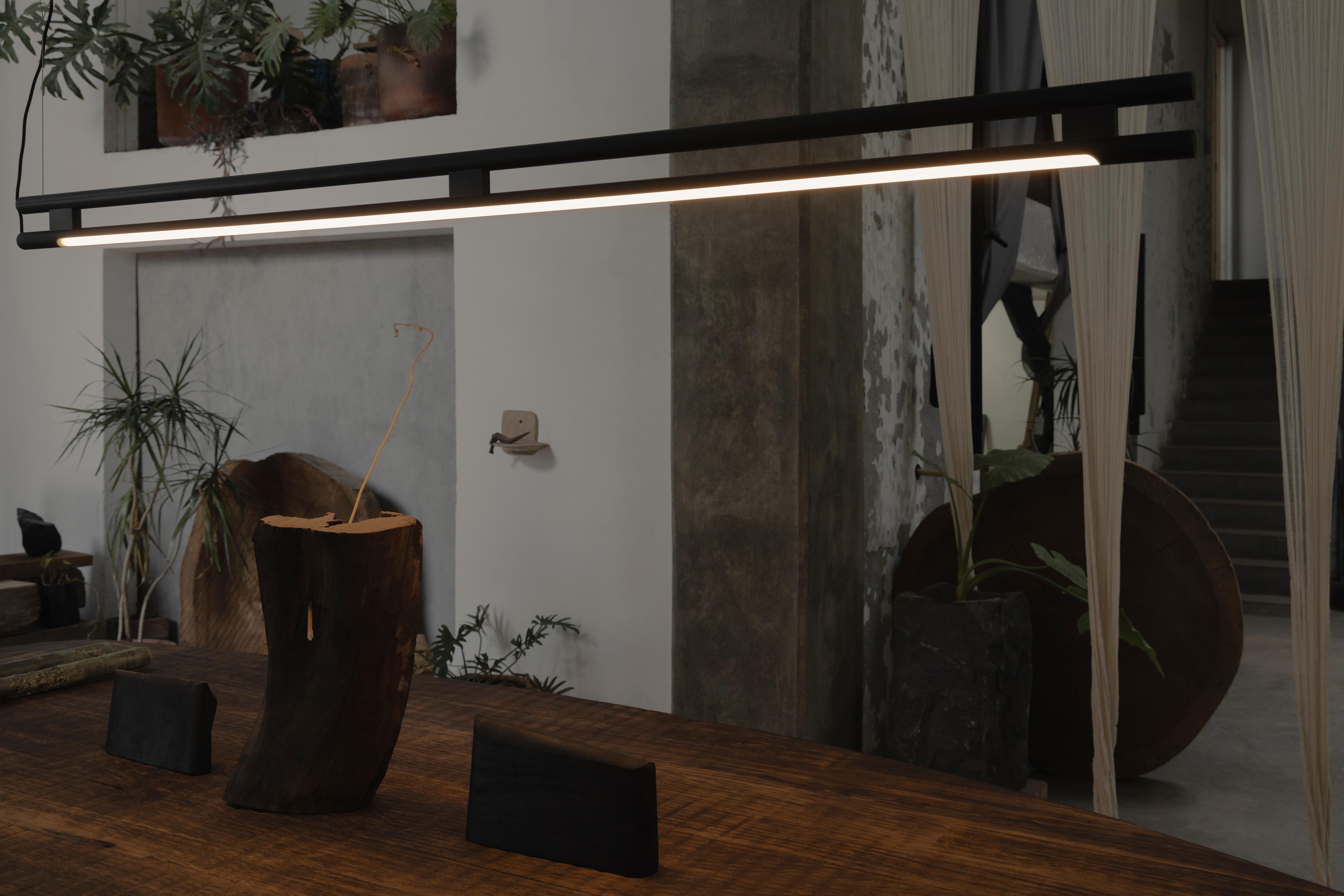 XXI secolo e contemporaneo Lampada a sospensione LT11 in ottone annerito di Nuumbra in vendita