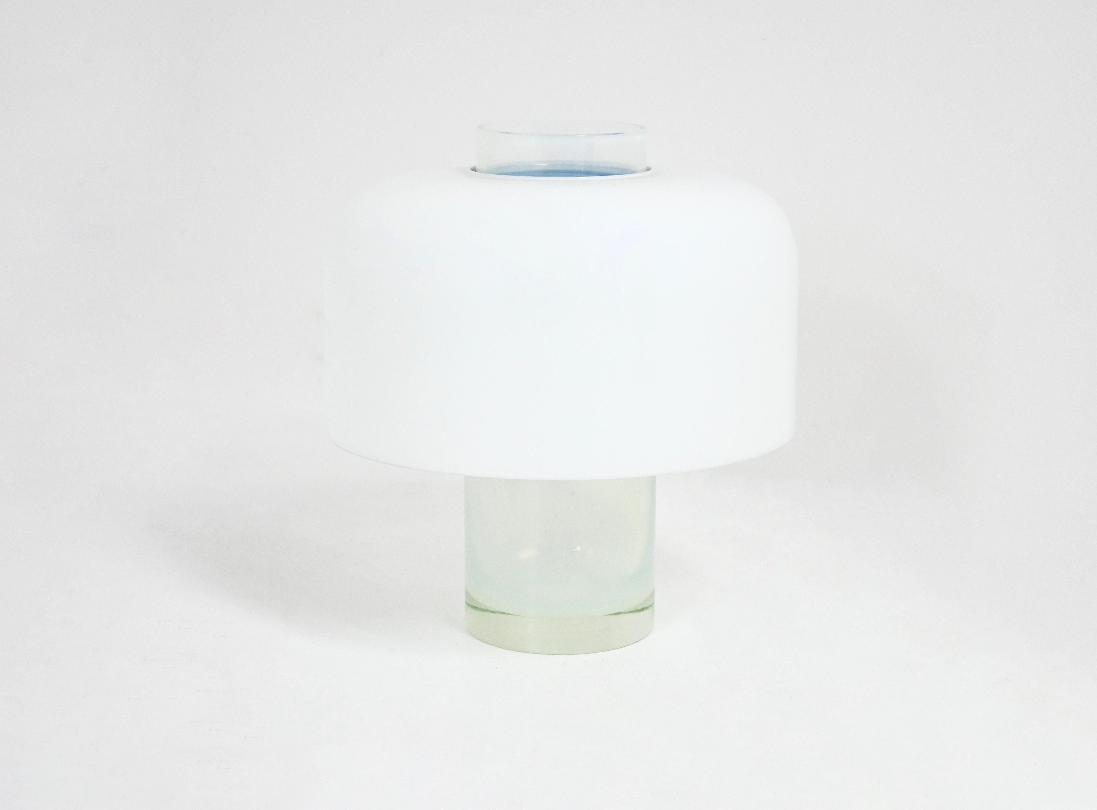 Lampe en verre de Murano par Carlo Nason pour Murano. Modèle LT226. Le centre de la lampe peut être utilisé comme vase pour les fleurs. Porter  en raison du temps et de l'âge.
POUR L'EXPÉDITION, NOUS CONSULTER POUR OBTENIR LE MEILLEUR PRIX
