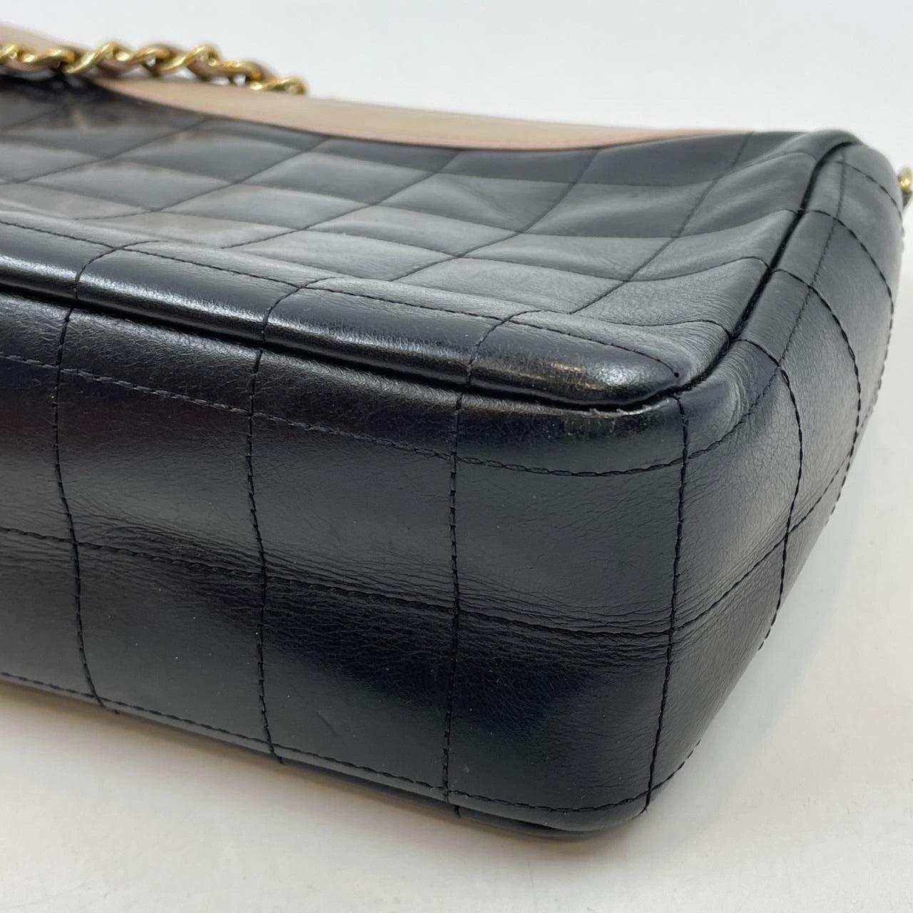 Ltd Ed Mademoiselle Chanel Cazadora Bandolera de piel 9