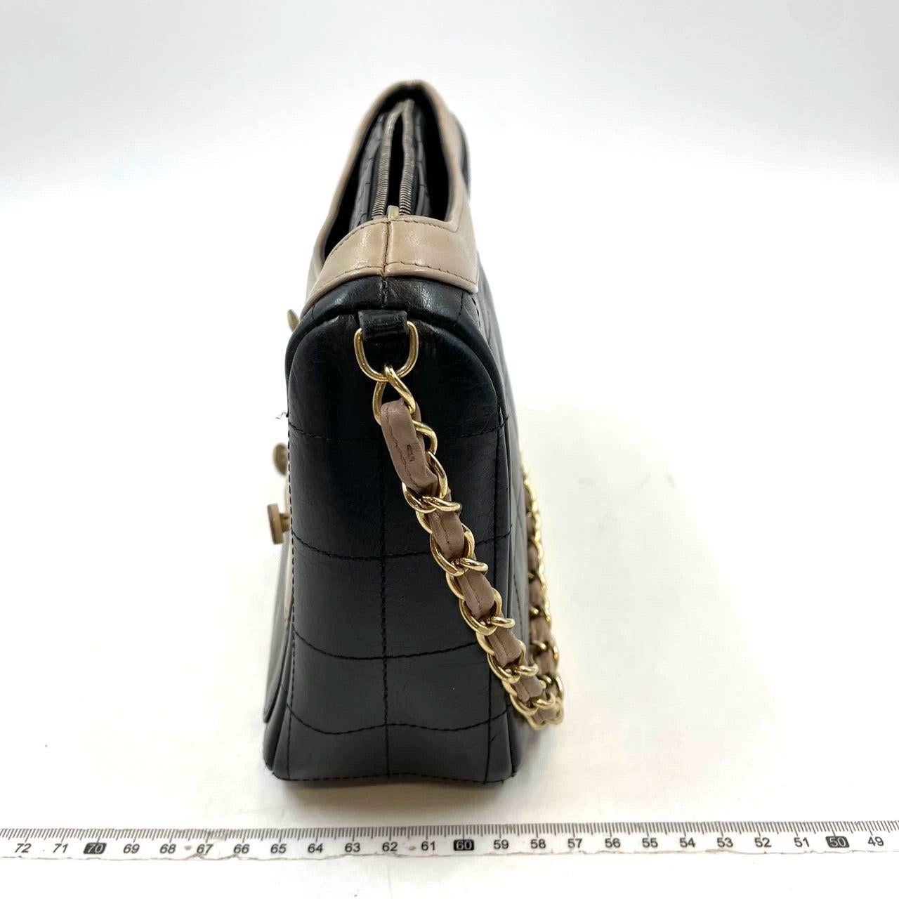 Ltd Ed Mademoiselle Chanel Cazadora Bandolera de piel Gris