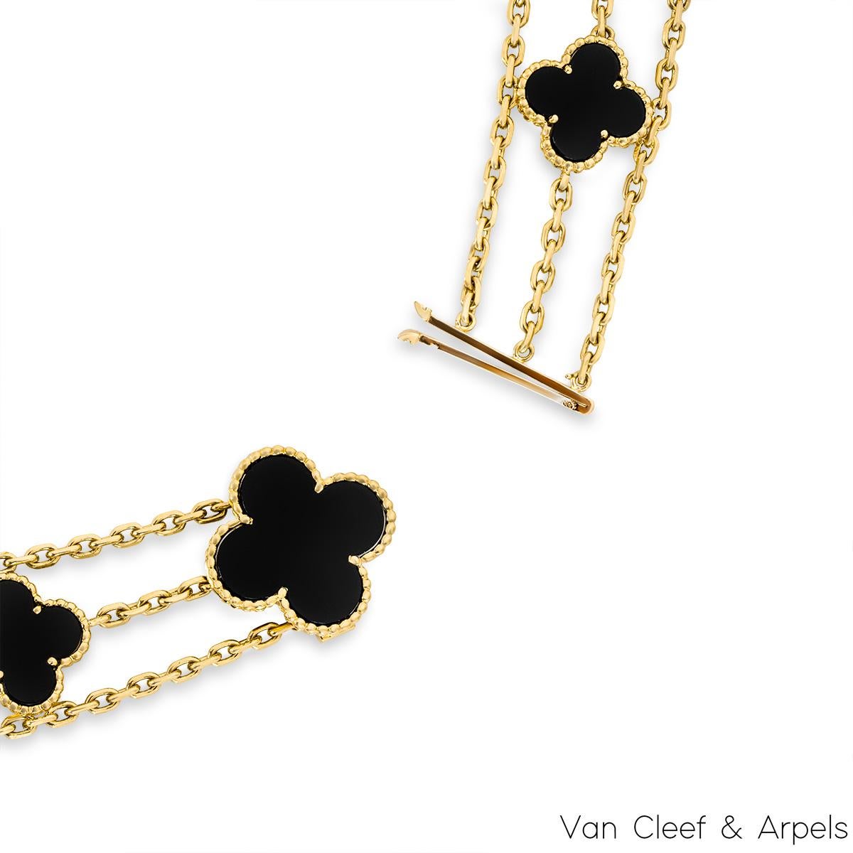 Ltd Edition Van Cleef & Arpels Onyx Vintage Alhambra Halskette mit 29 Motiven aus Onyx im Zustand „Hervorragend“ im Angebot in London, GB