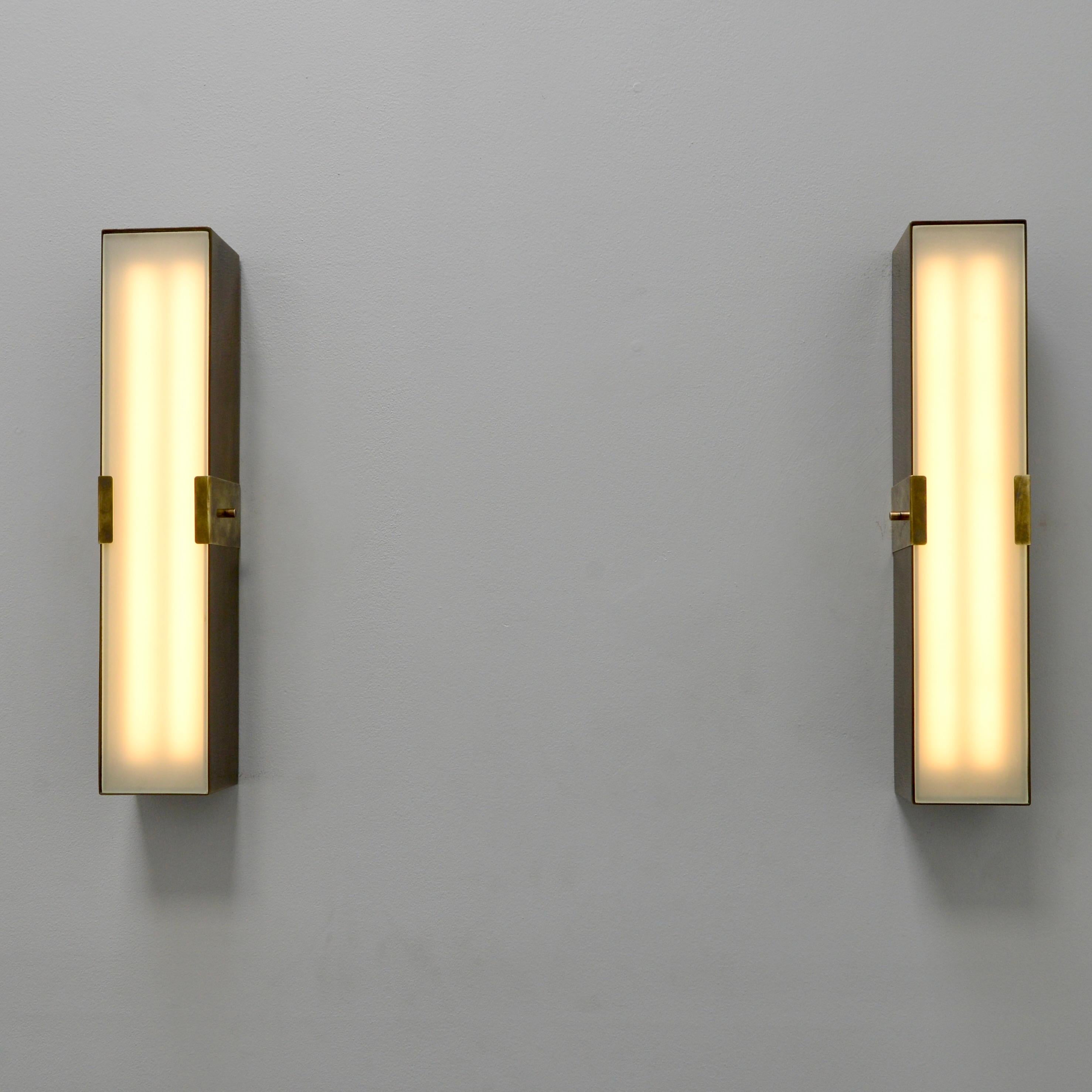 Brass LU Square RT Sconce BR For Sale
