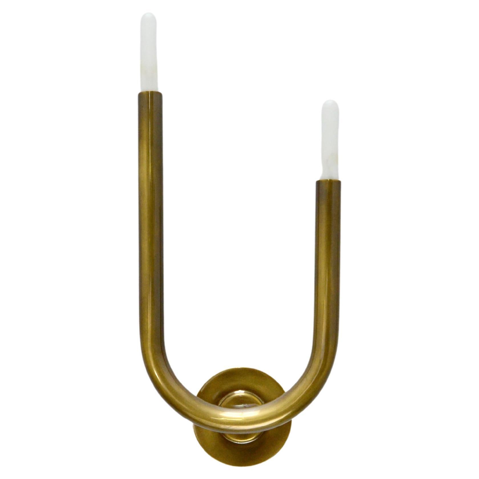 Magníficos y elegantes apliques modernos LU de Lumfardo Luminaires en latón lacado ligeramente envejecido. Enchufes tipo candelabro. Bombillas incluidas. Precio por pareja. (apliques izquierdo y derecho)

Las medidas son con bombillas.