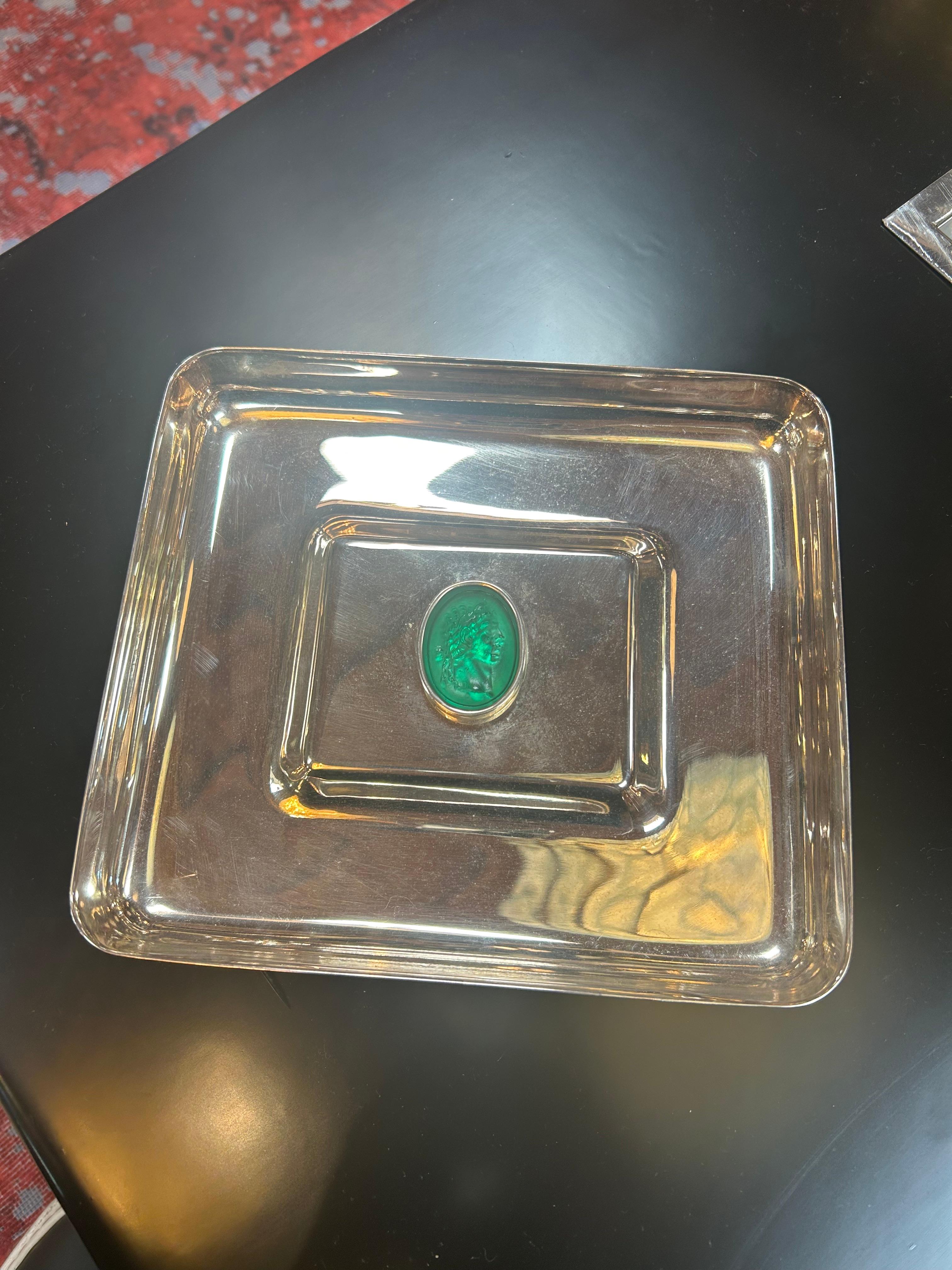 Italiano Vassoio Luana Francisci placcato in argento con accenti di gemme verdi in vendita