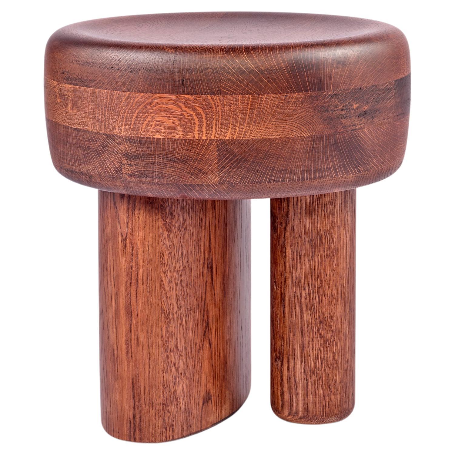 Sgabello Luanda - Misura L, Artigianato in legno massiccio con un design audace e scultoreo