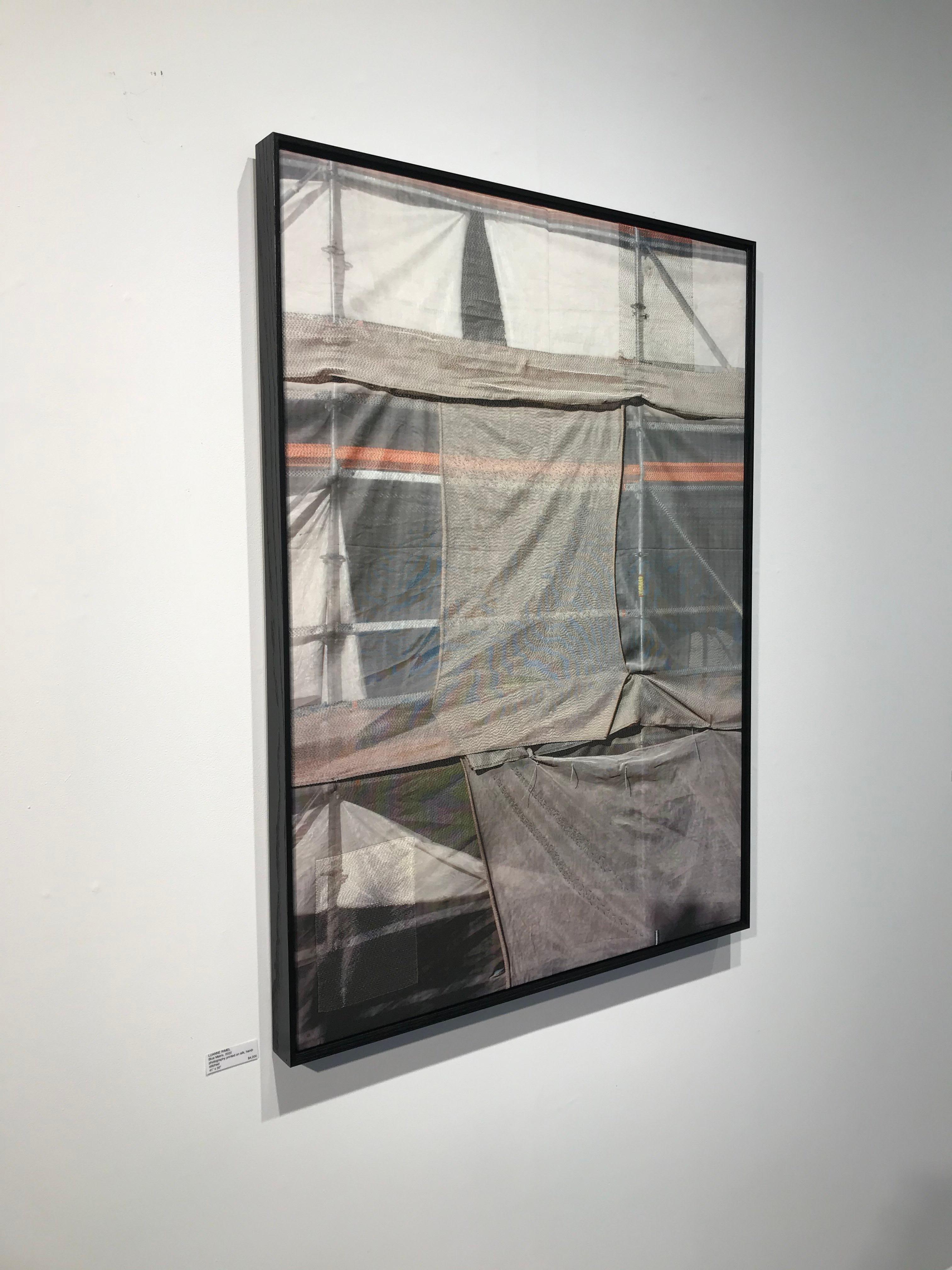 Luanne Rimel est artiste, conservatrice, instructrice et actuellement directrice des programmes d'éducation au Craft Alliance Art Center à St. Louis, dans le Missouri. Son travail est empreint d'un dialogue historique et d'une intrigue tactile, tant