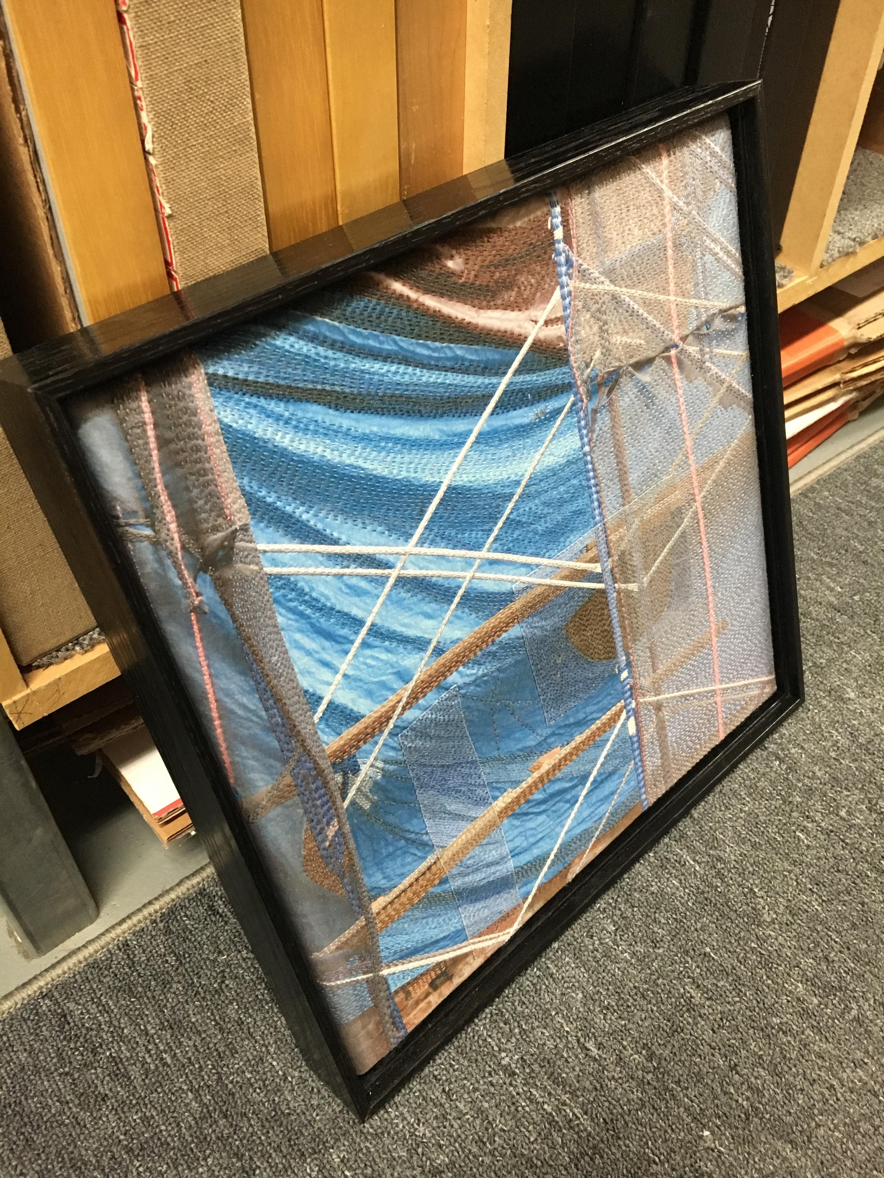 Blauer Teppich / Manhattan, Digitaldruck Fotografie auf Seide mit Handstichen – Photograph von Luanne Rimel