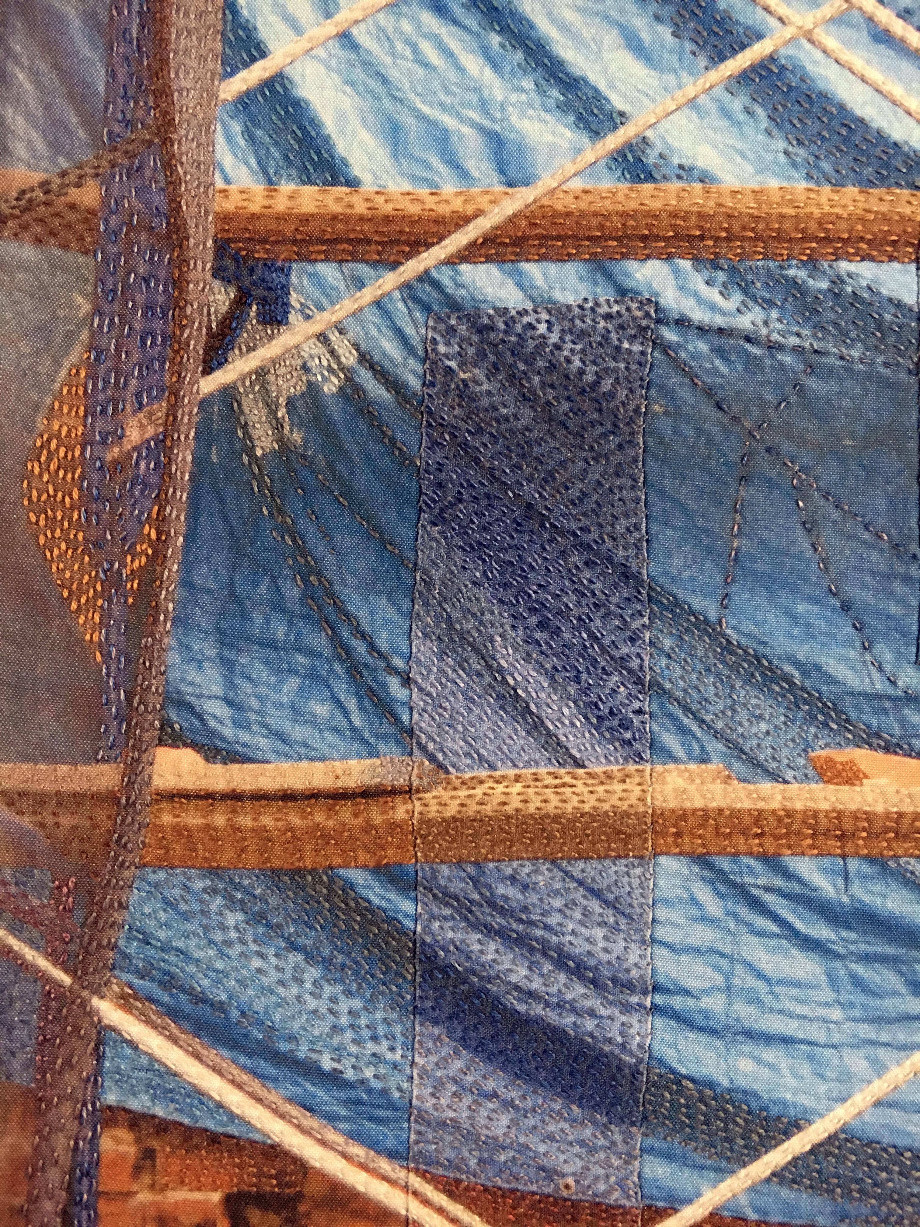 Tarp bleu / Manhattan, photographie imprimée numérique sur soie avec surpiqûres faites à la main - Contemporain Photograph par Luanne Rimel