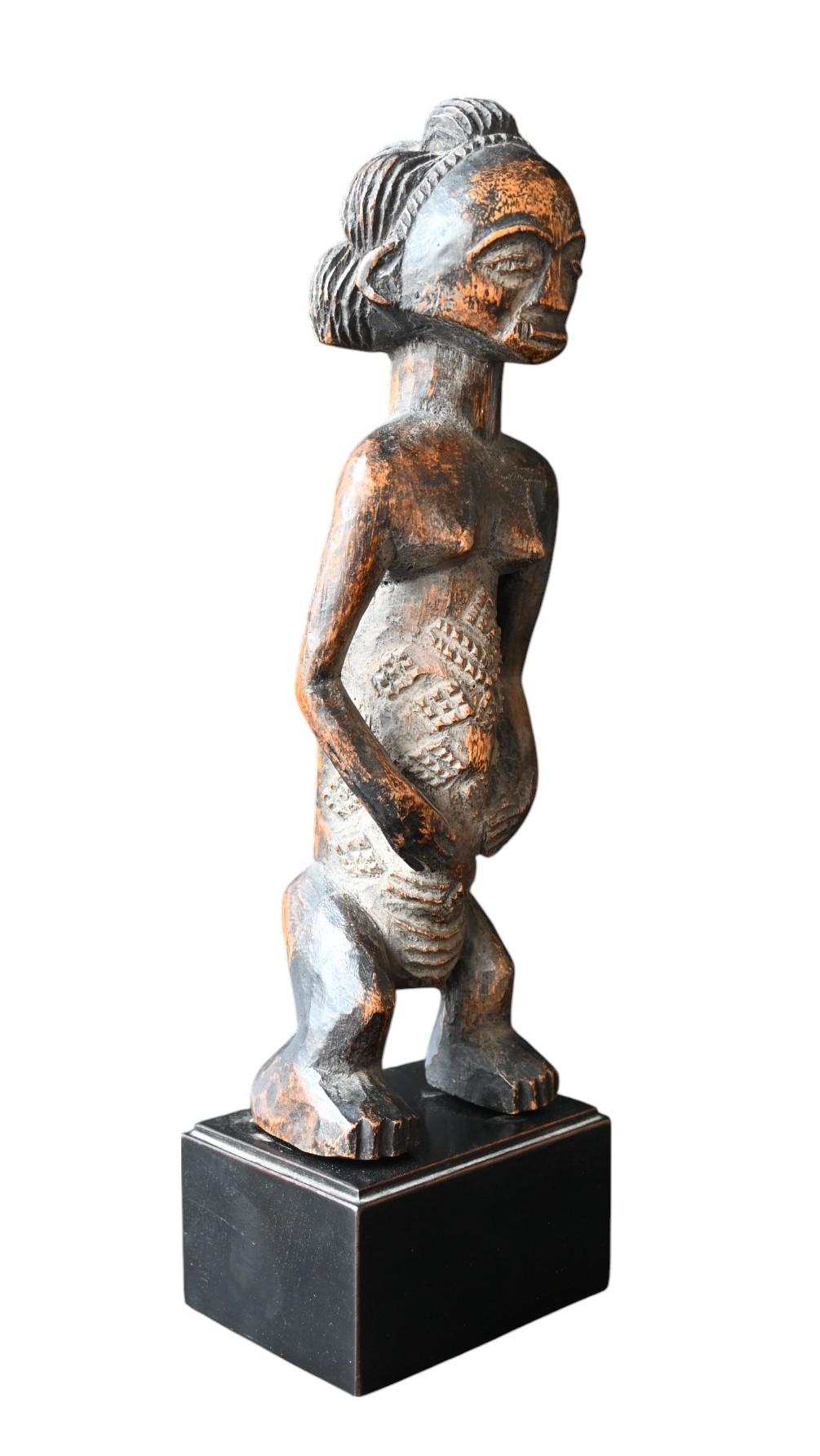 Tribale Figura femminile Luba (stile Kalundwe), Repubblica Democratica del Congo, inizio del XX secolo. in vendita