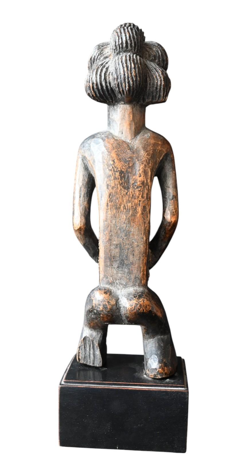 Congolese Figura femminile Luba (stile Kalundwe), Repubblica Democratica del Congo, inizio del XX secolo. in vendita