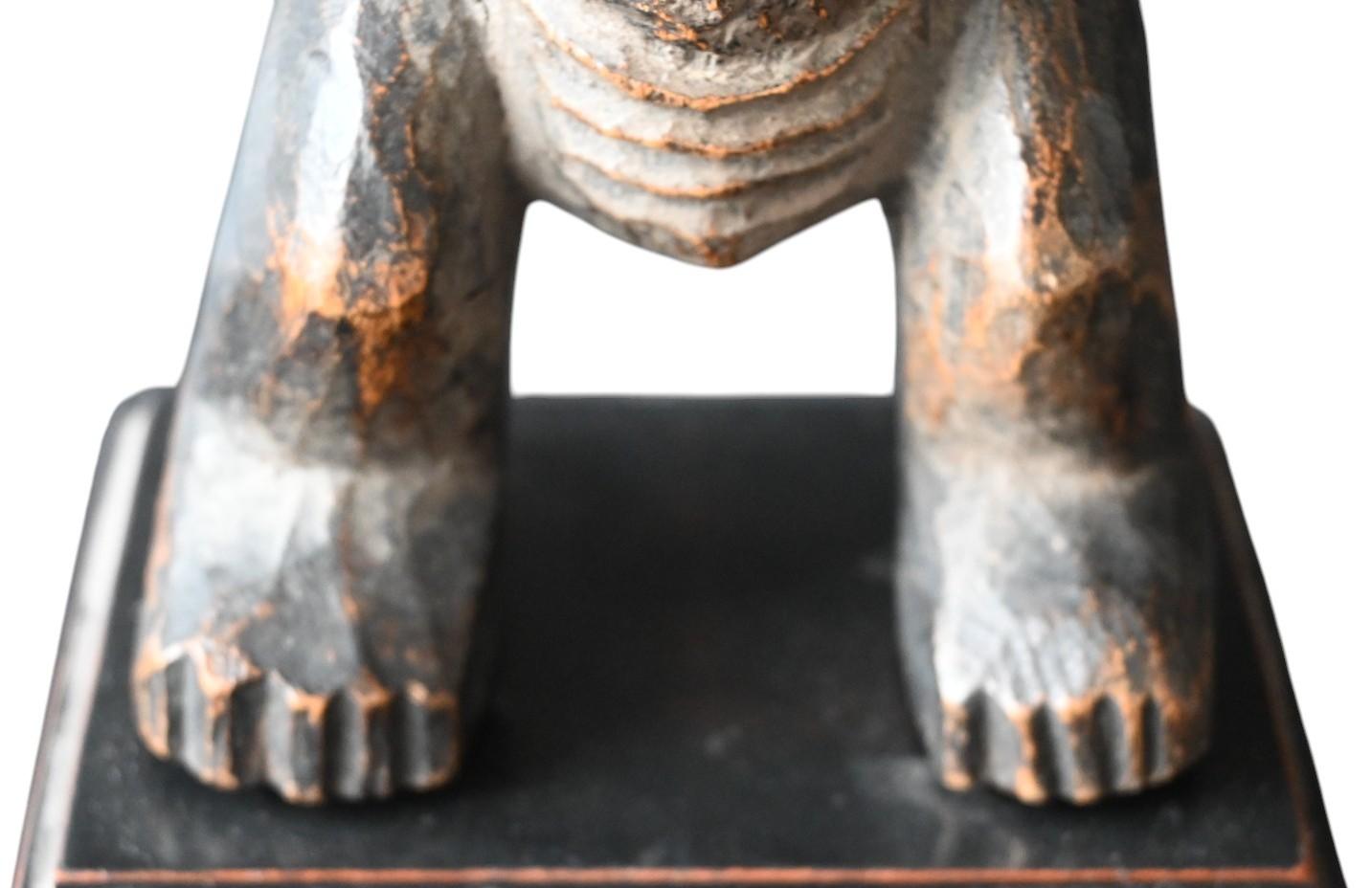 Legno Figura femminile Luba (stile Kalundwe), Repubblica Democratica del Congo, inizio del XX secolo. in vendita