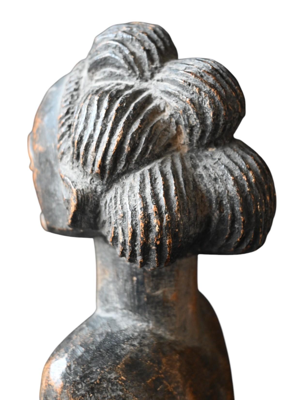 Figura femminile Luba (stile Kalundwe), Repubblica Democratica del Congo, inizio del XX secolo. in vendita 1