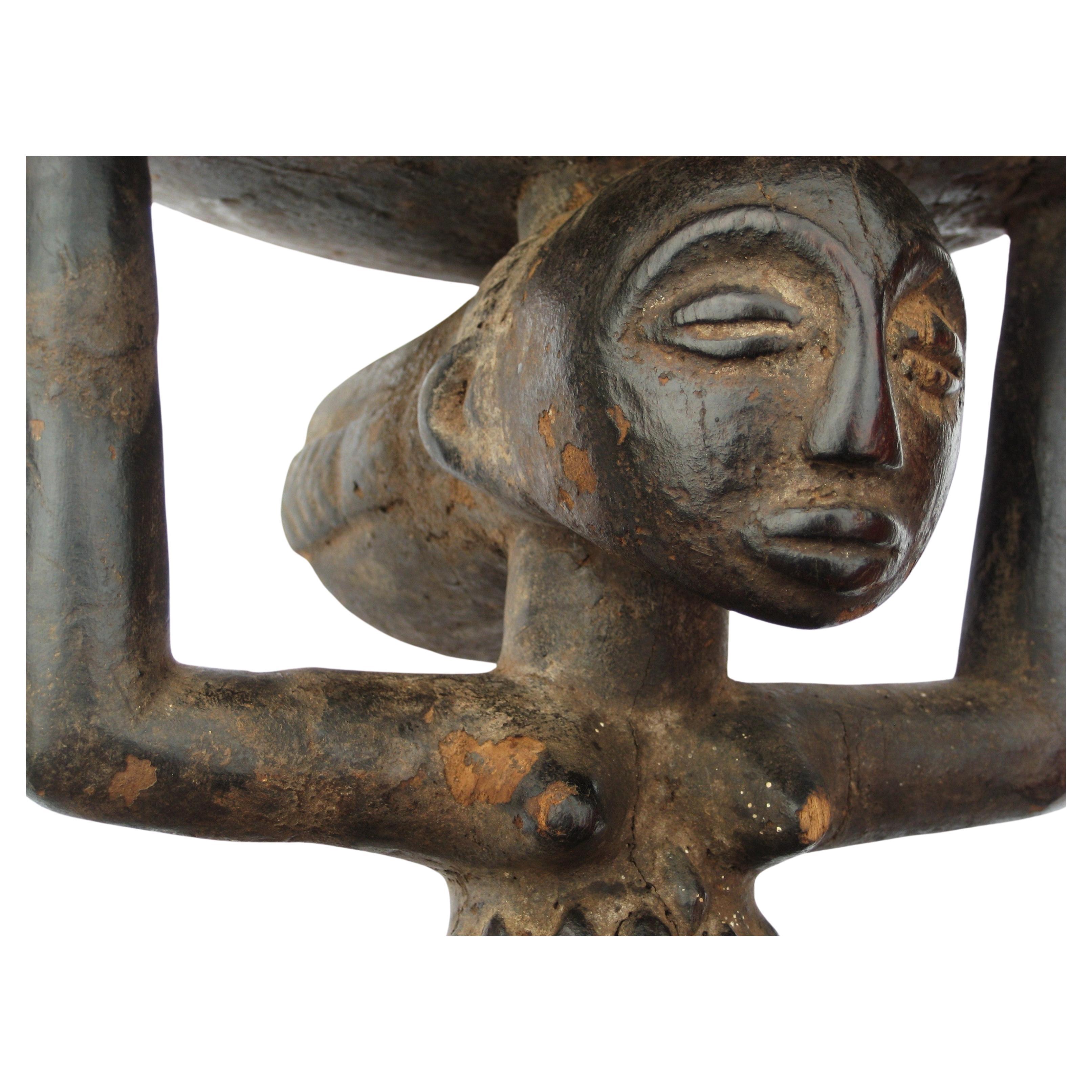 Legno Sgabello cariatide del popolo Luba Repubblica Democratica del Congo Africa Centrale in vendita