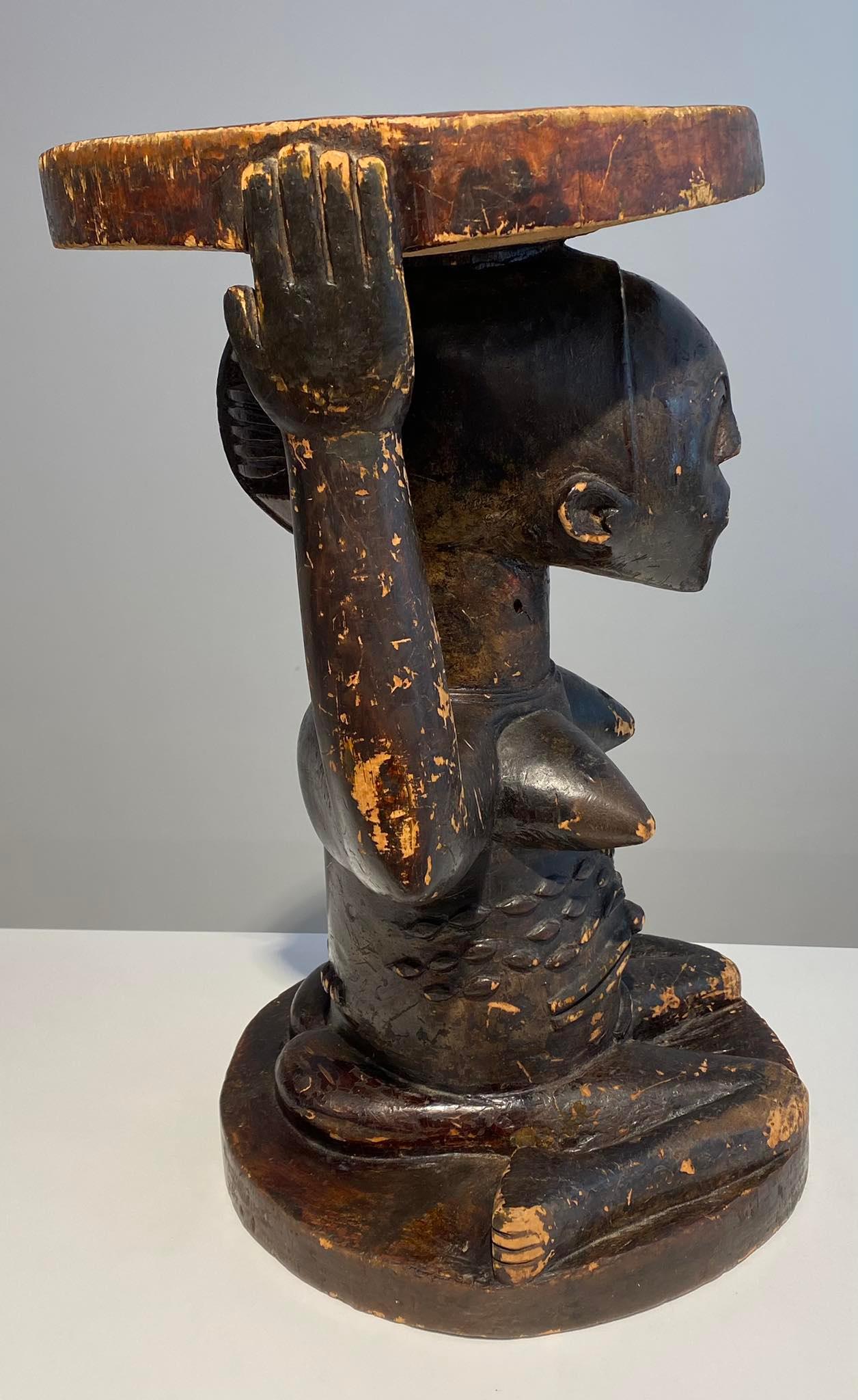 Bois de feuillus Luba Royal antique caryatide intronisation emblème Mid Century Antiques DR Congo Africa en vente