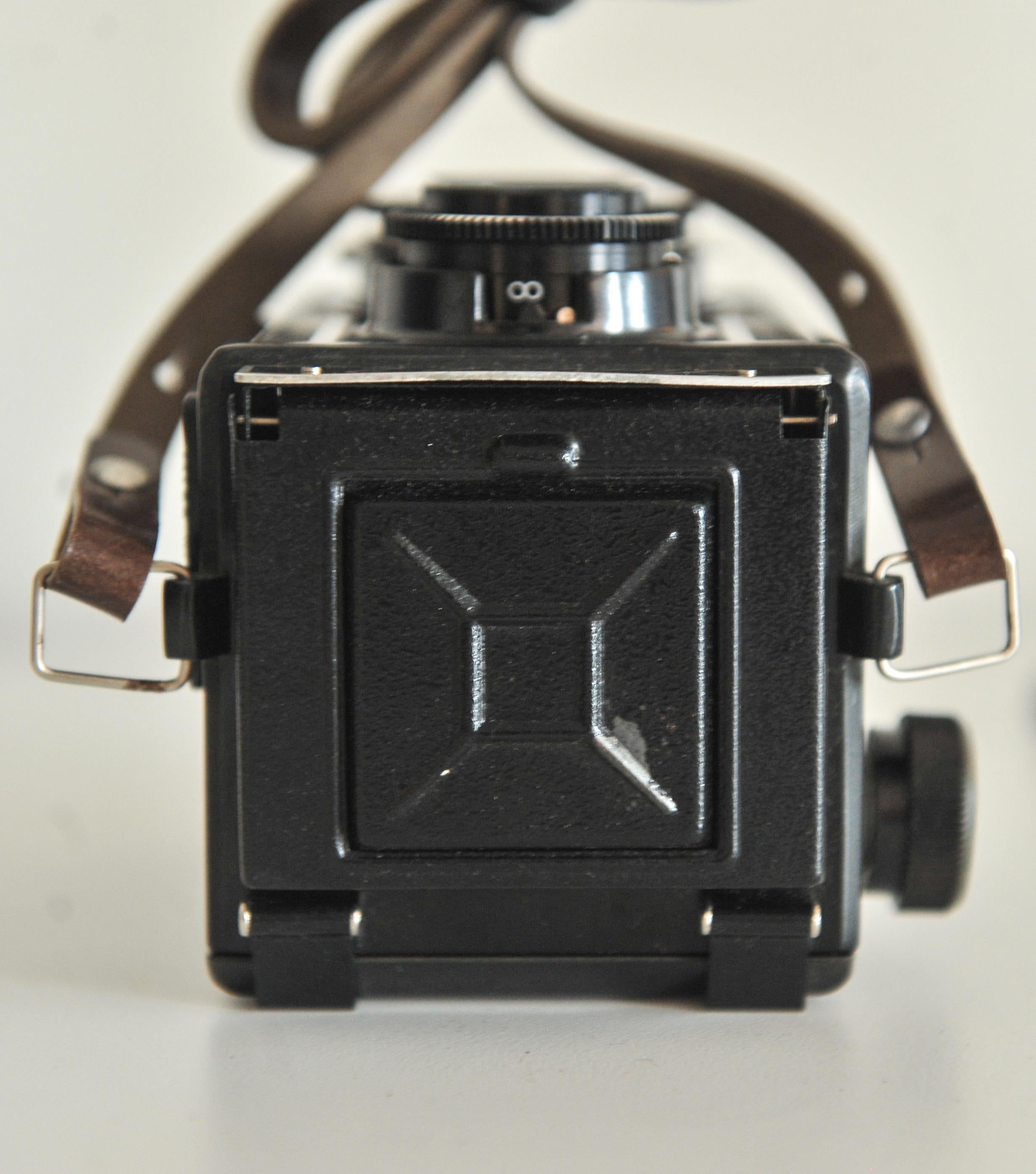 Metal Lubitel 2 Bakelite With LOMO T-22 75/4.5 Taking Lens Manufactured by OMO  For Sale