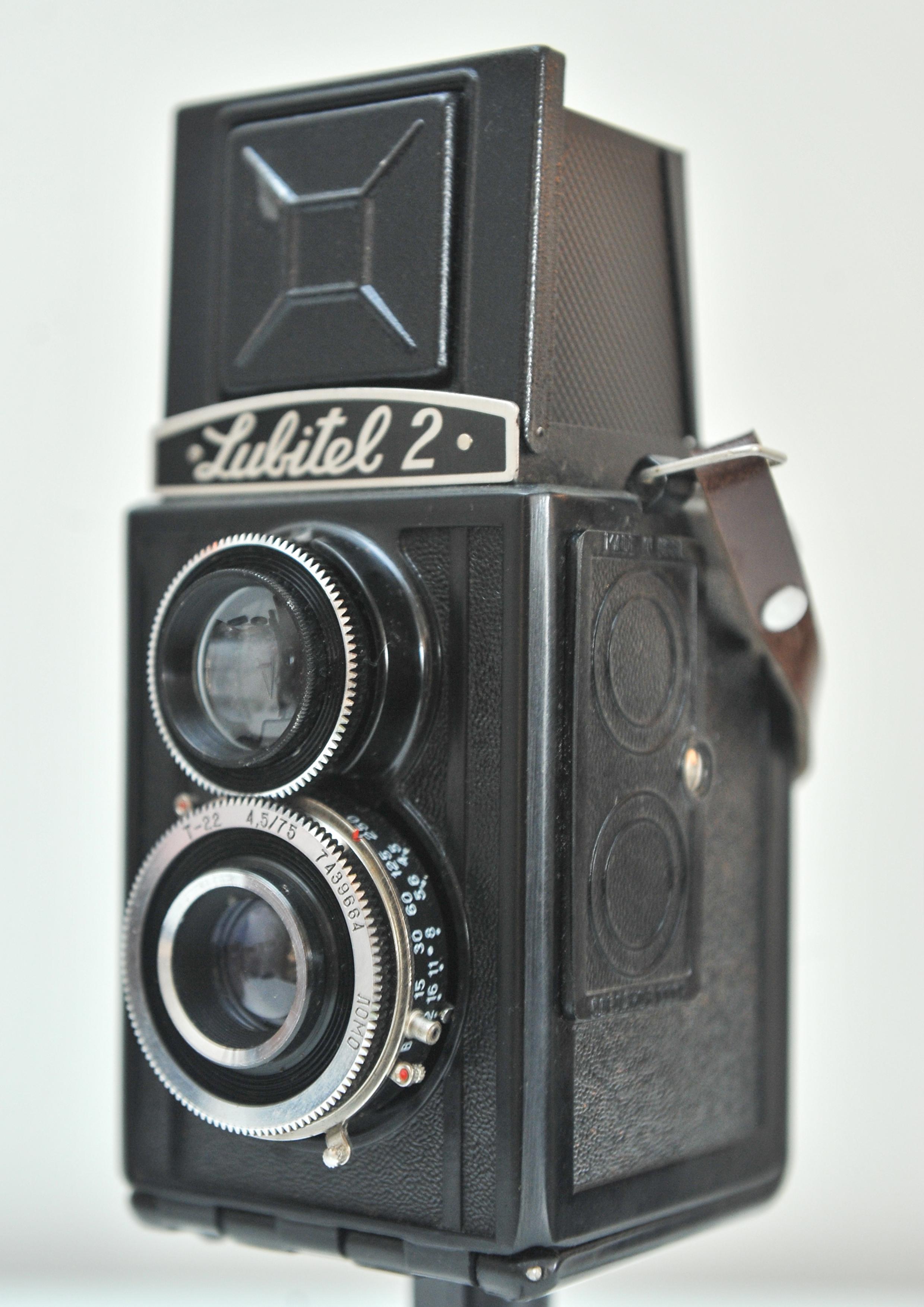 Lubitel 2 Bakelite With LOMO T-22 75/4.5 Taking Lens Manufactured by OMO  For Sale