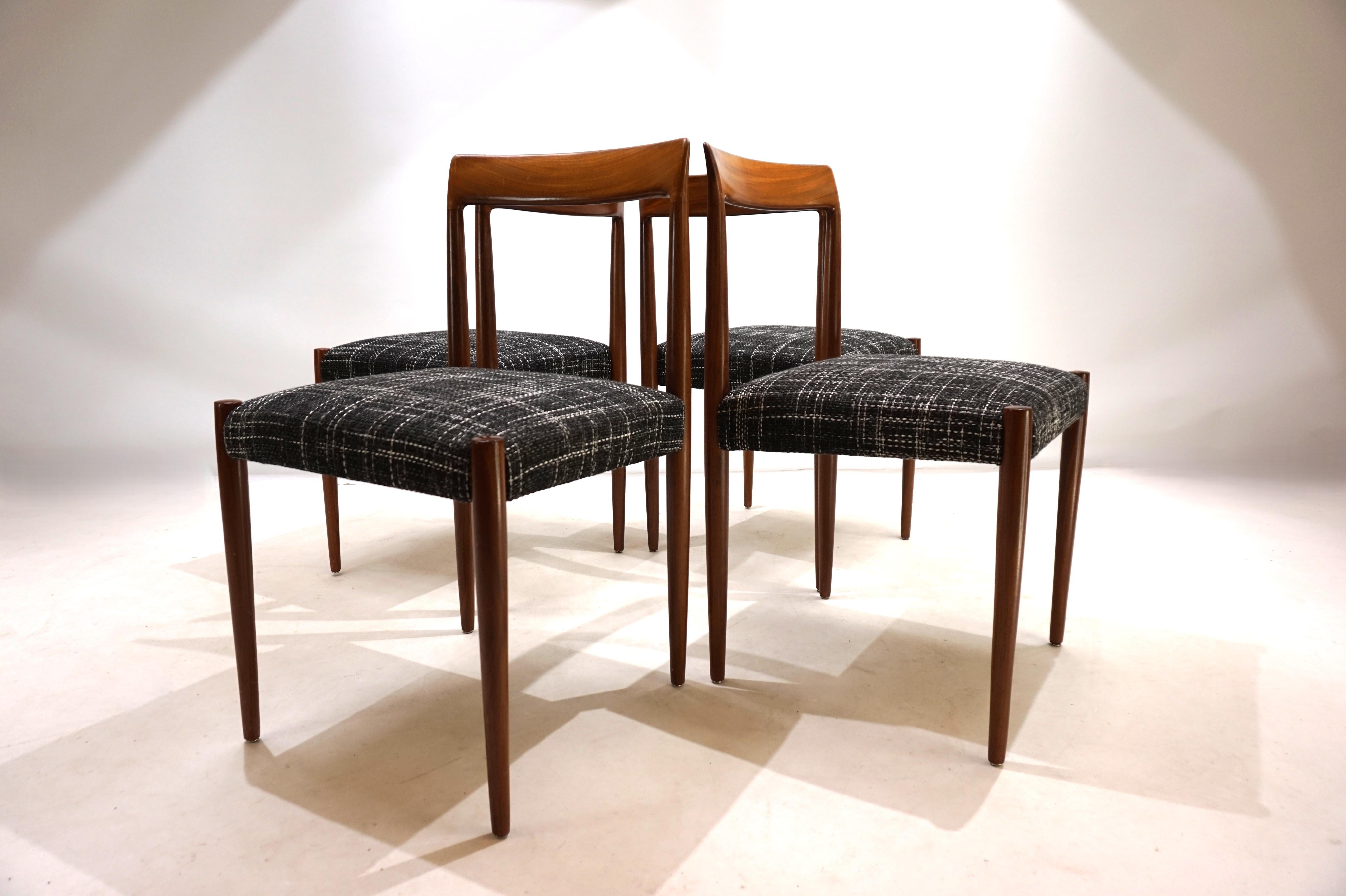 Mid-Century moderno Set di 4 sedie da pranzo in teak Lübke, 1960 in vendita