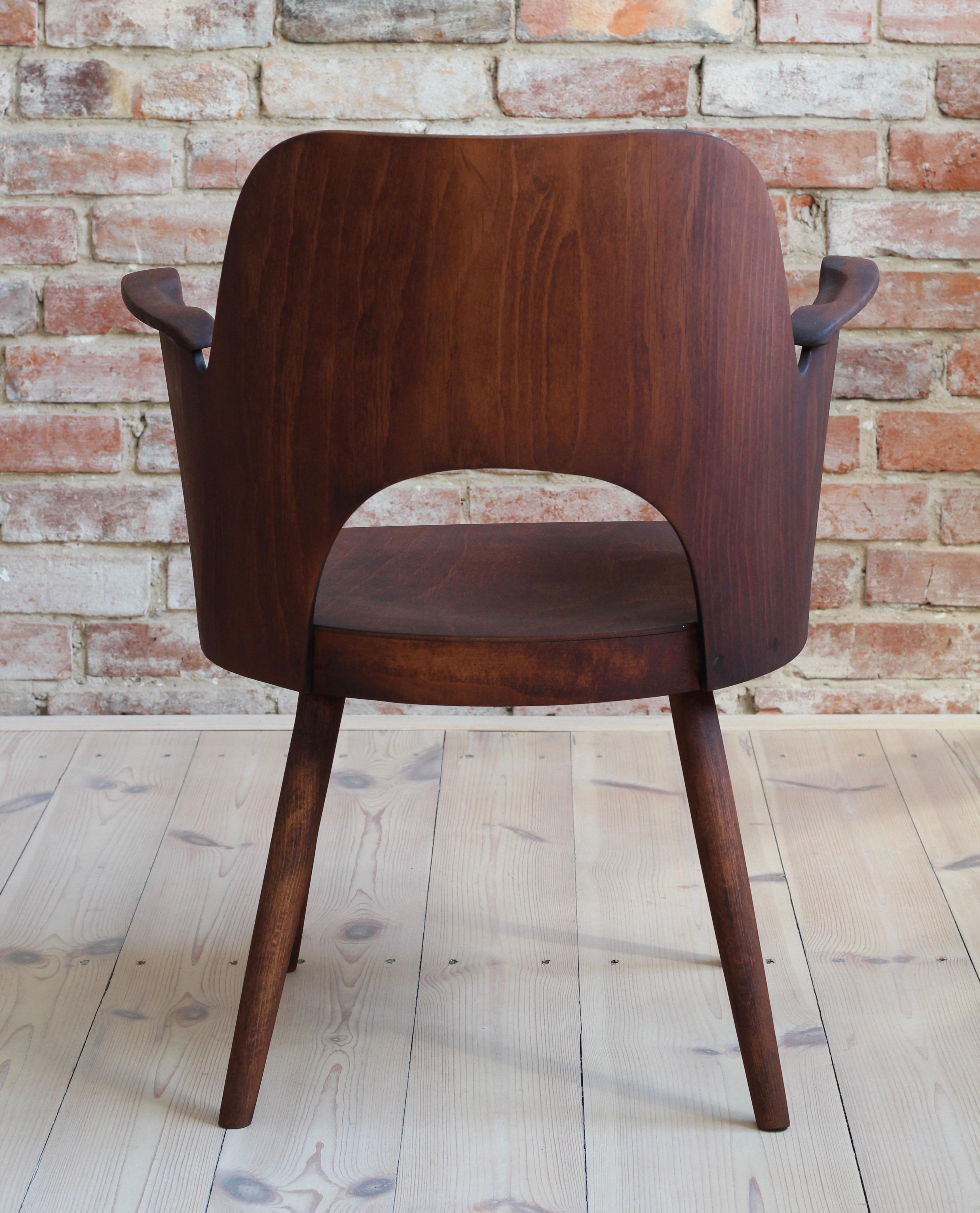 Oiled Lubomír Hofmann Chairs for TON, 1960s, Beechwood Finished in Oil, Midcentury