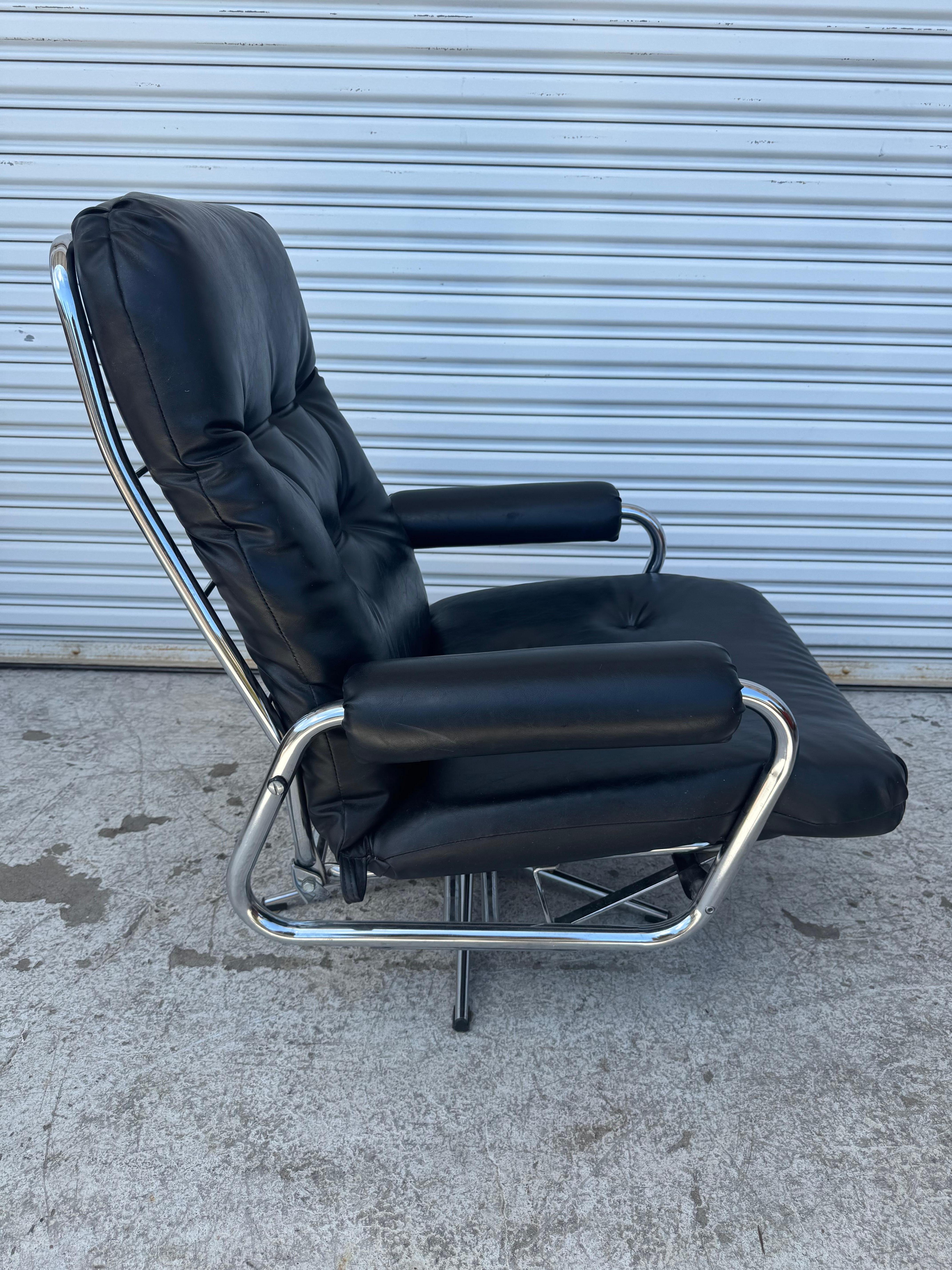 Lubra Easy Glider System Drehsessel (Moderne der Mitte des Jahrhunderts) im Angebot