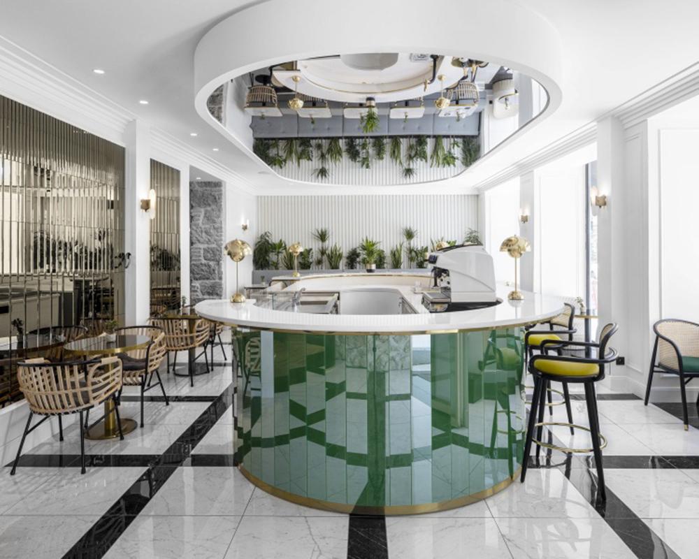 Luc Silla de Mostrador Madera Marrón Latón Pulido Rina en Nuevo estado para la venta en Lisbon, PT
