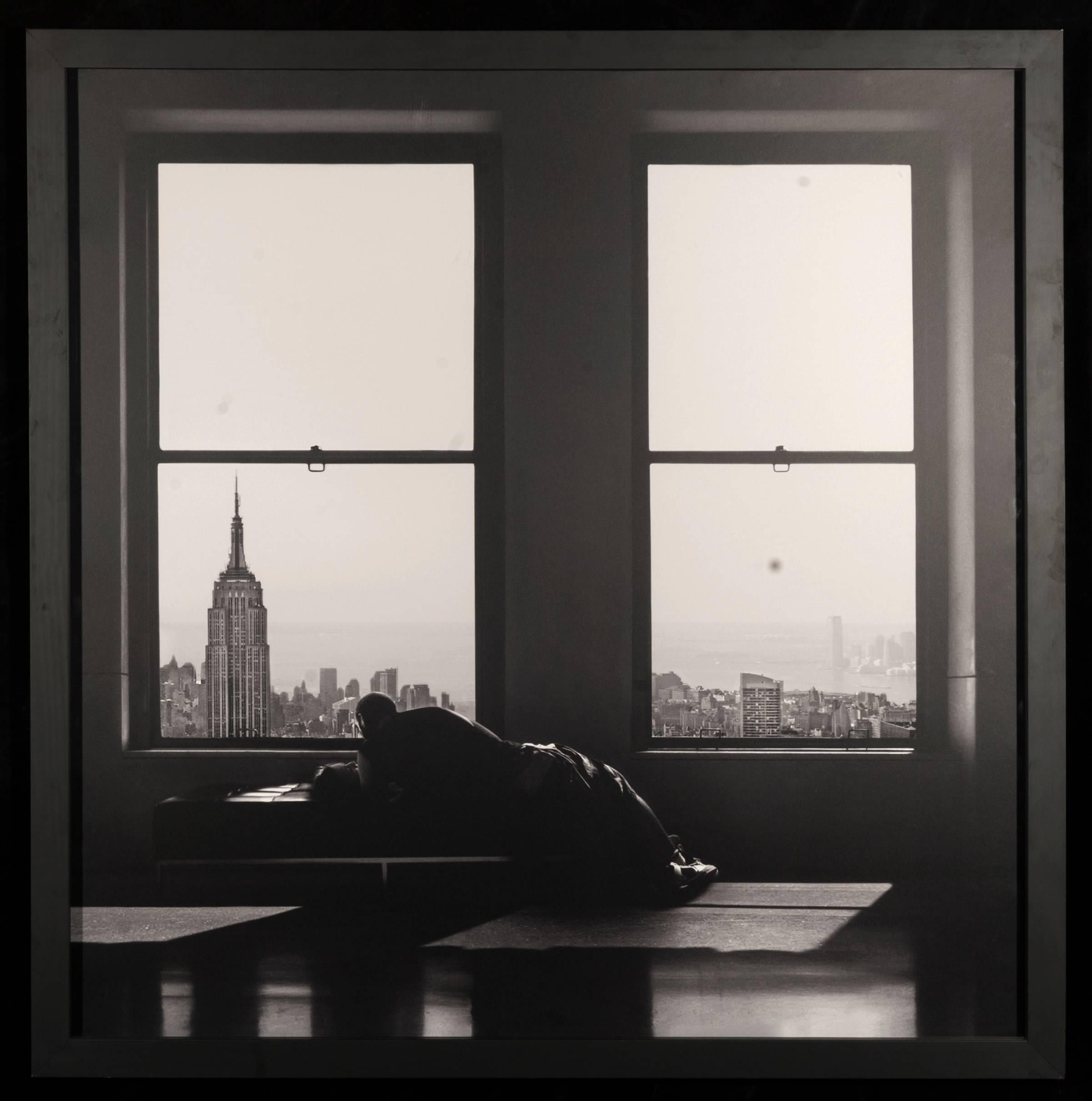 Luc Dratwa Black and White Photograph - New York Lovers, black and white photograph of New York