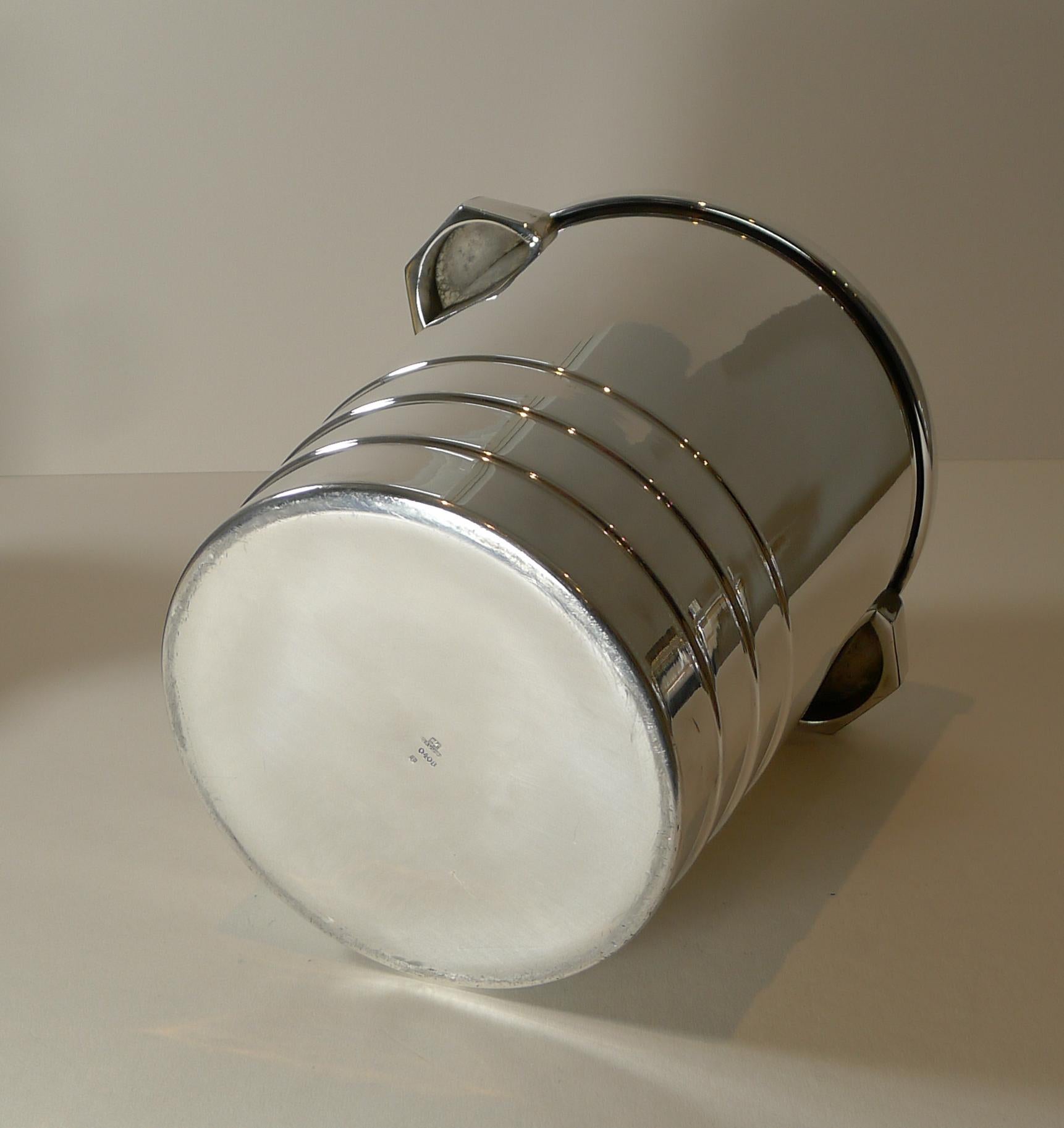 A magnificent example of an Art Deco wine cooler / Champagne bucket by the famous French silversmith's Maison Christofle, this example being part of their Gallia range.

A striking, almost modernist design with lug handles and tapered shape, the