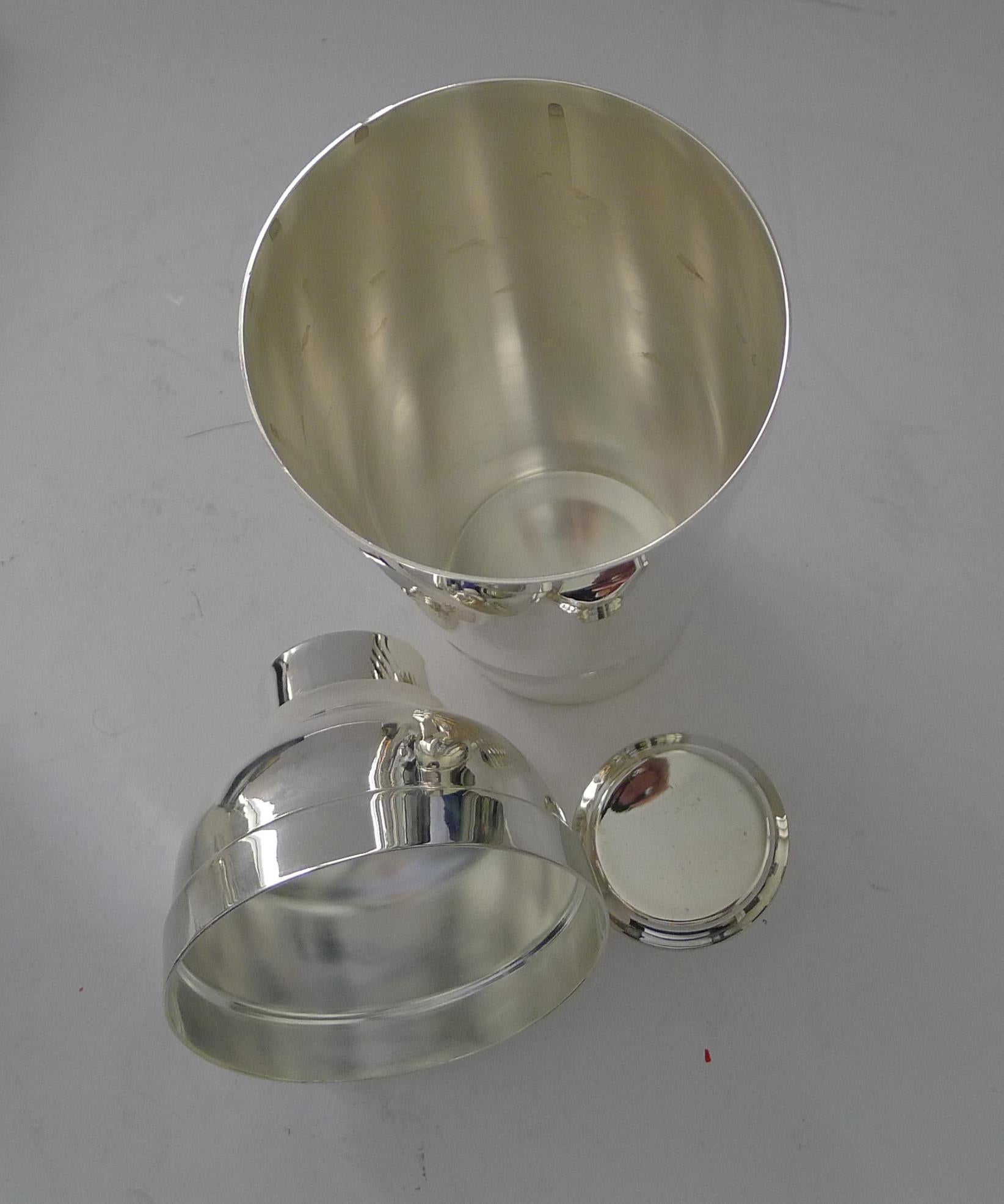Shaker Ondulations de Luc Lanel pour Christofle, vers 1935 en vente 3