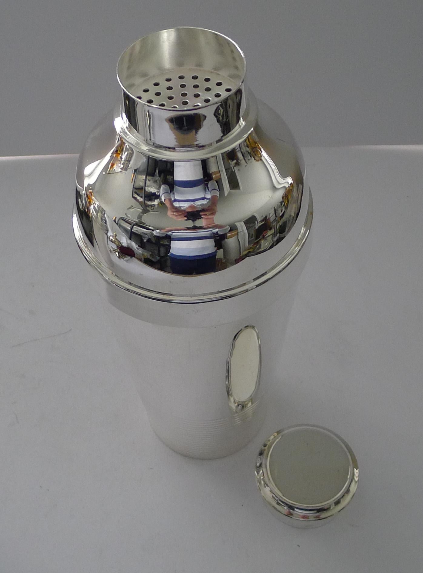 Plaqué argent Shaker Ondulations de Luc Lanel pour Christofle, vers 1935 en vente