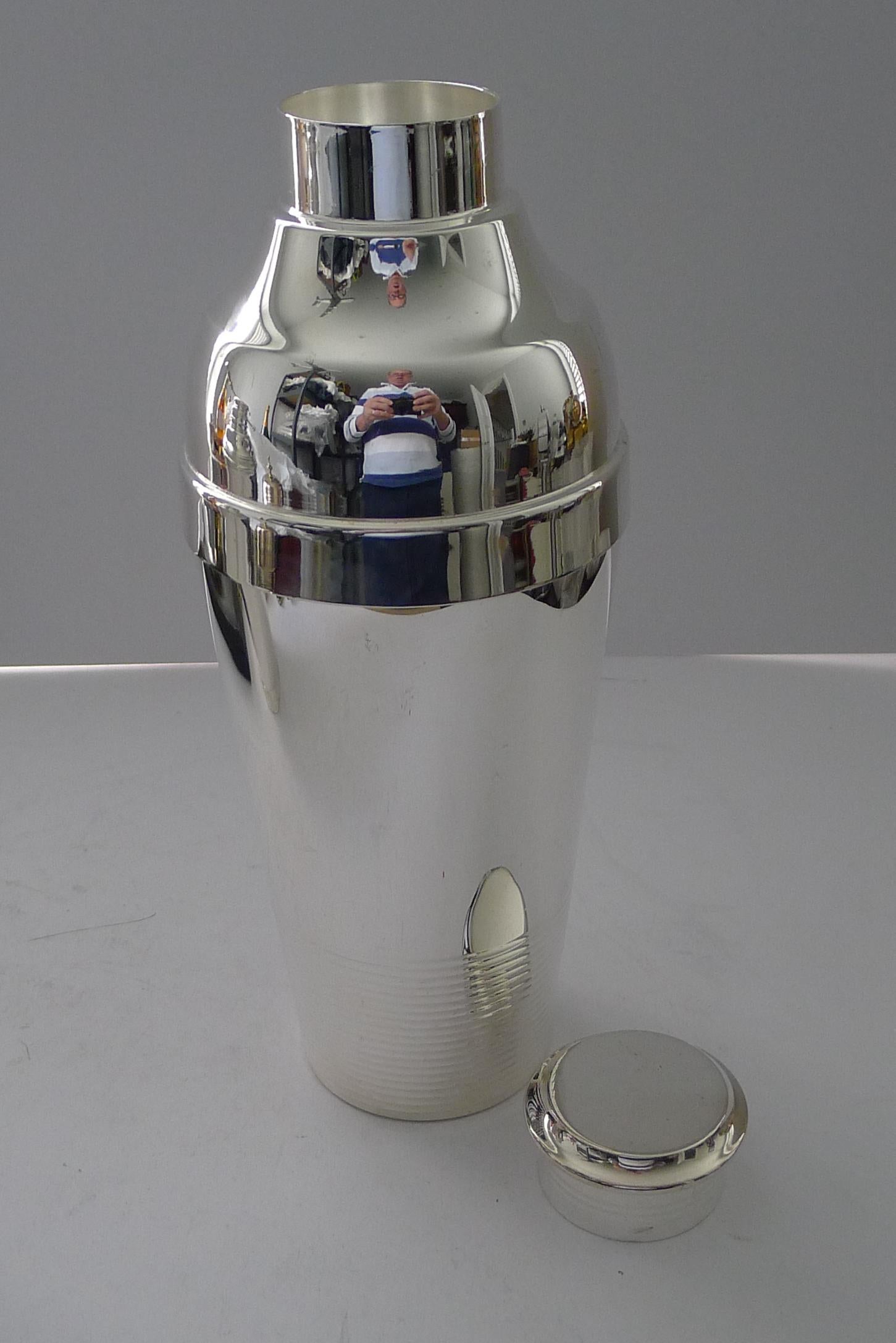 Shaker Ondulations de Luc Lanel pour Christofle, vers 1935 en vente 1