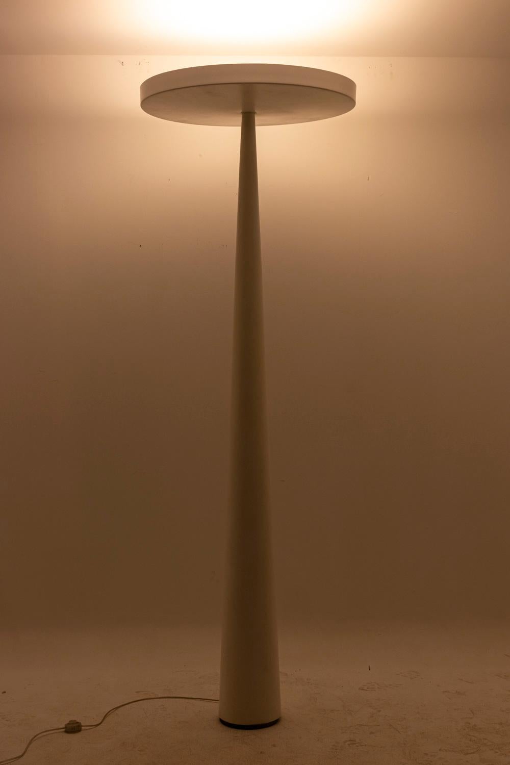 Luc Ramael, signed.
Prandina, edited by. 
Floor lamp in polypropylene and aluminum painted white. Conical base and round halo. Diffused lighting with switch on the power cord.

Belgian contemporary work realized in 2004.

Dimensions : H 202 x