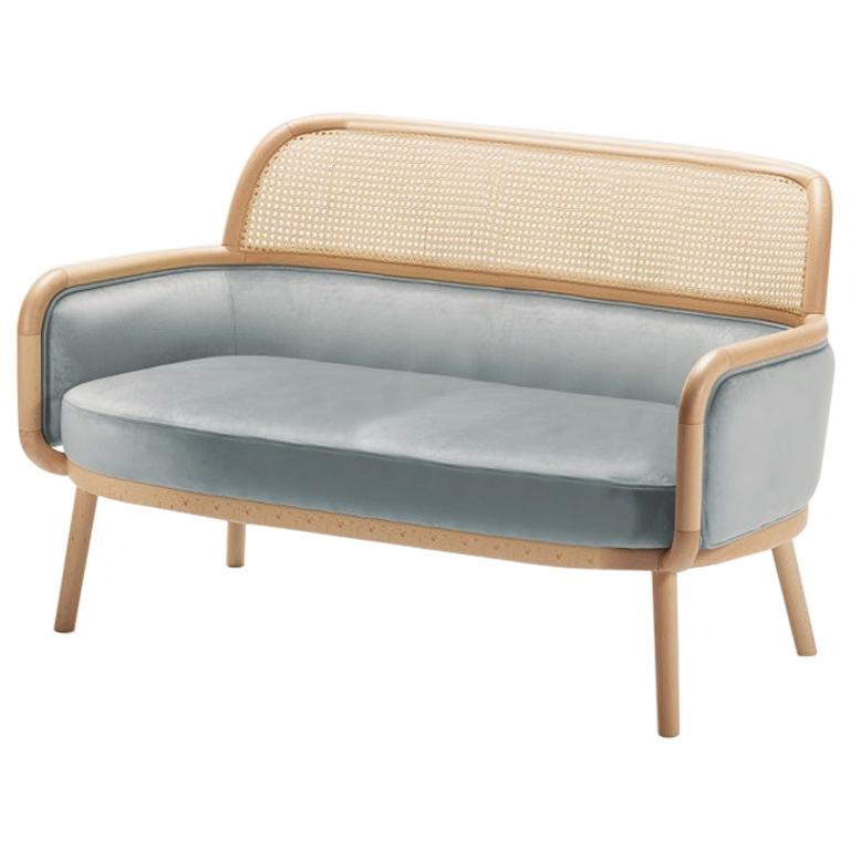 Settee Luc avec velours souple et rotin naturel, 2 plafonniers en vente