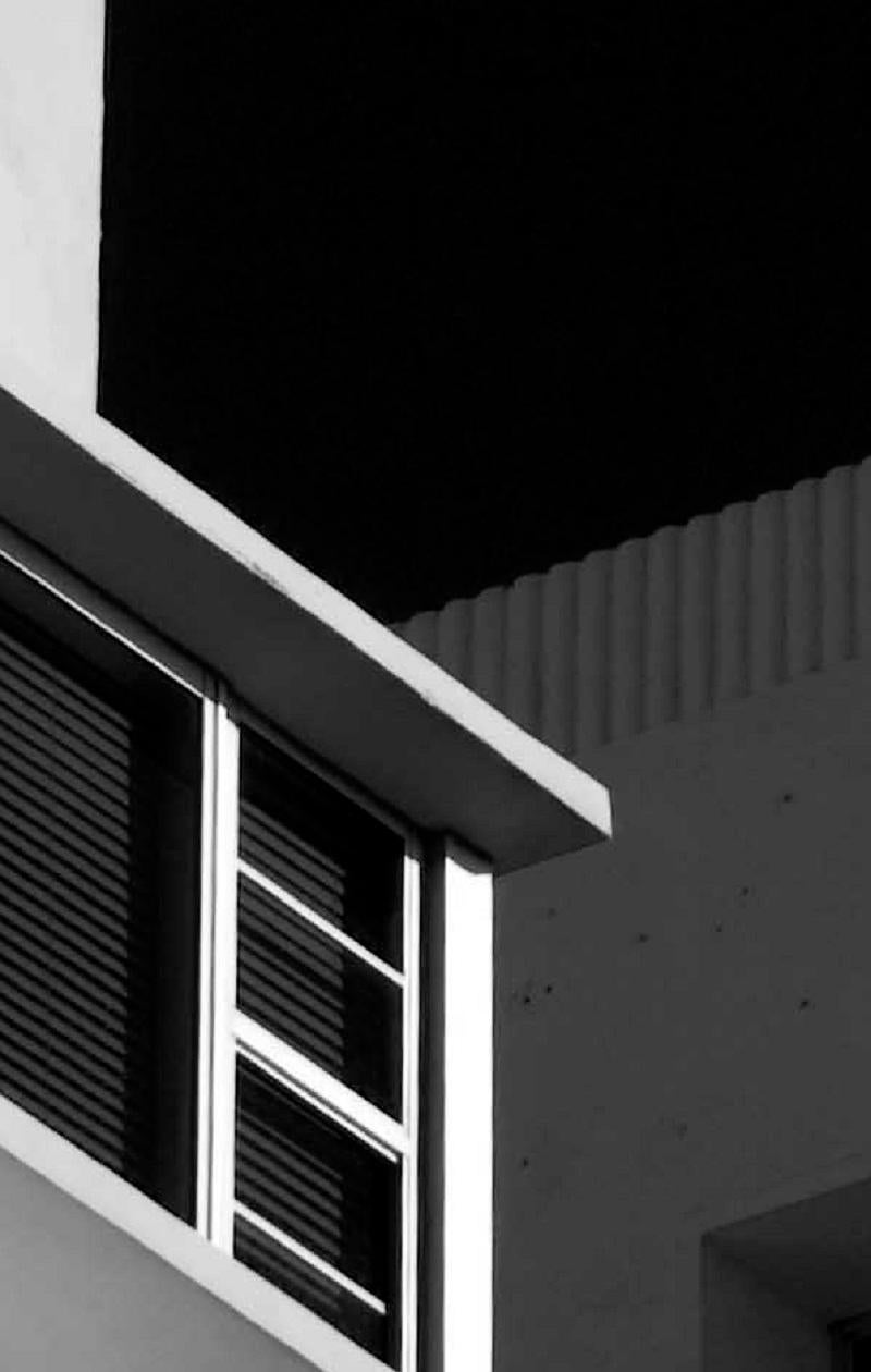 Art Déco, Rock aus Miami Beach  Schwarz-Weiß-Architektonische Landschaftsfotografie – Photograph von Luca Artioli