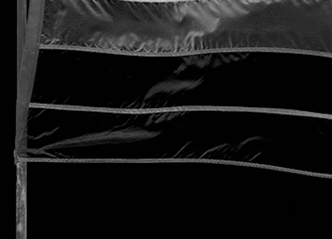 Drapeau arc-en-ciel, édition limitée abstraite en noir et blanc - Contemporain Photograph par Luca Artioli