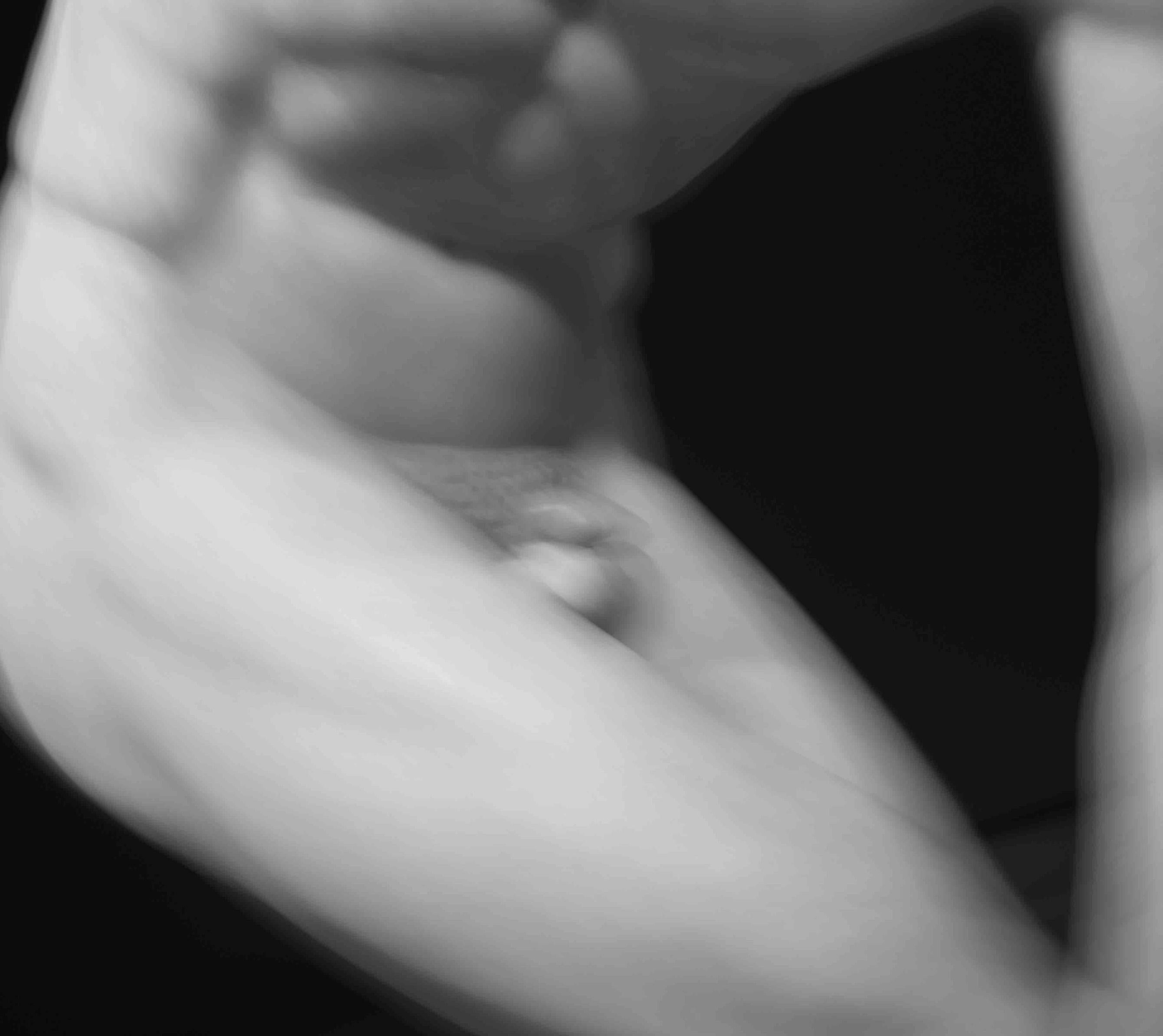 Roma Mayo 2014 17, Fotografía figurativa en blanco y negro - Black and White Photograph Negro de Luca Artioli