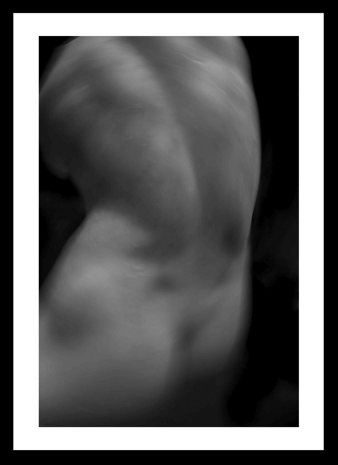 Touching the skin of the past ist eine außergewöhnliche Sammlung römischer Statuen, die mit der ICM-Technik aufgenommen wurden, um die Marmorhaut wie einen echten menschlichen Körper aussehen zu lassen. Wenn ich die Haut der Vergangenheit berühre,