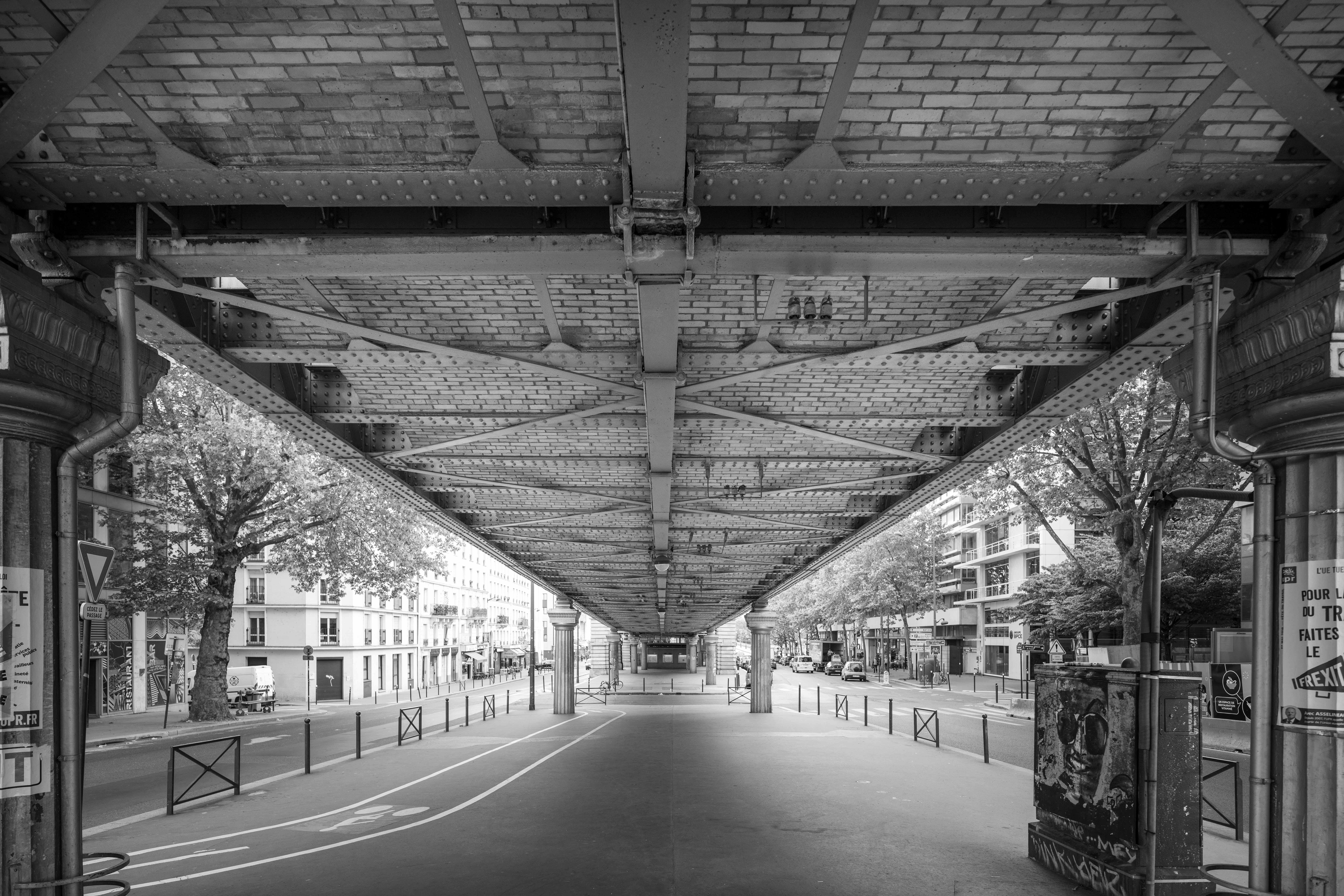 Papier photographique d'art 325 g, éd. 2/7

Luca Battaglia est un architecte et photographe italien né en 1970 qui vit et travaille à Paris, en France. Luca a rencontré le photographe italien Gabriele Basilico à Milan alors qu'il se préparait à