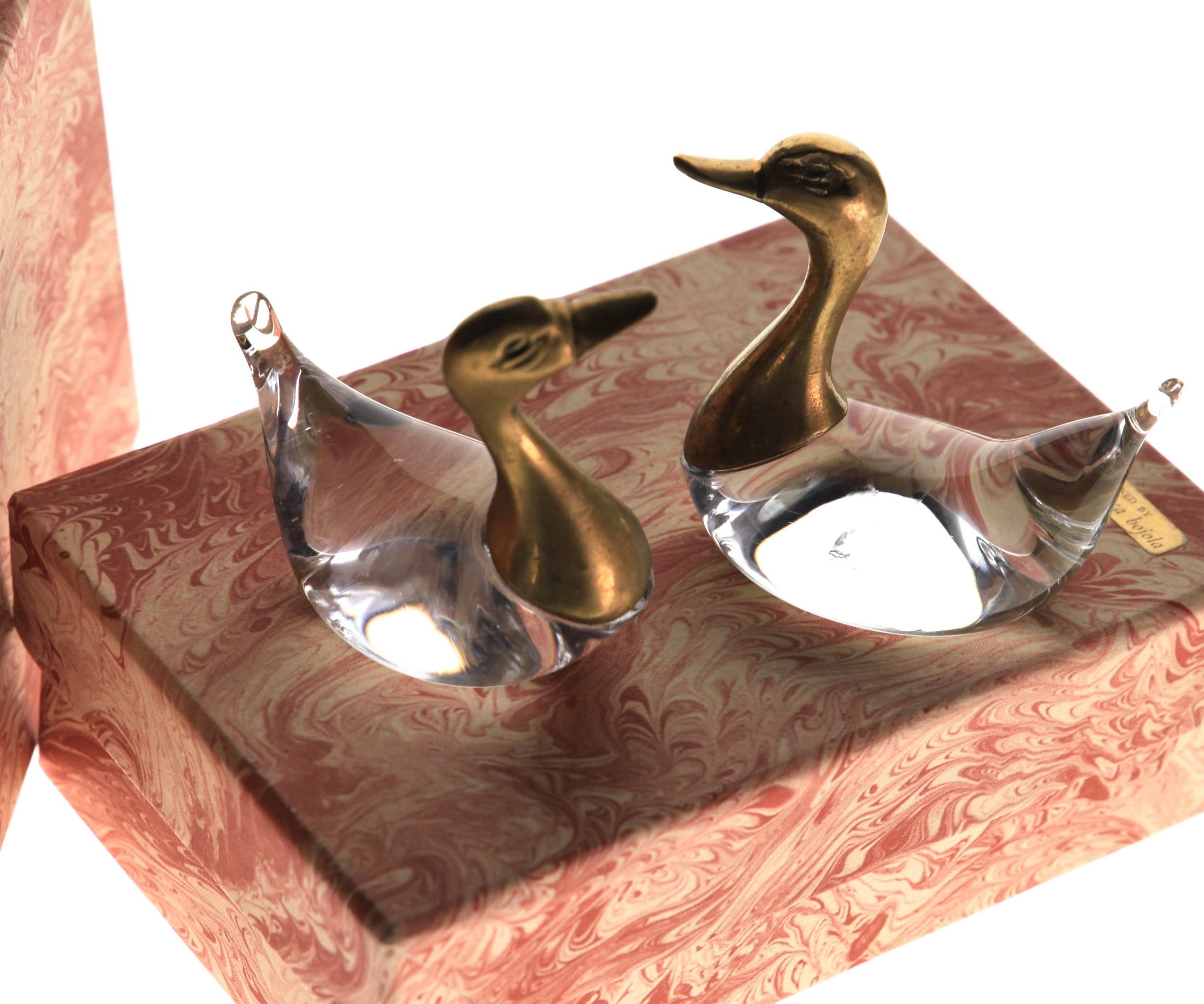 Beautiful rare and elegant pair of brass and glass ducks from Luca Bojola.

Coming with original florentine paper boxes.

These are from the 1980s when Luca Bojola started his designer career. At the time he was selling to Chapman Furniture and