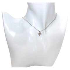 Luca Carati, collier croix en or blanc 18 carats