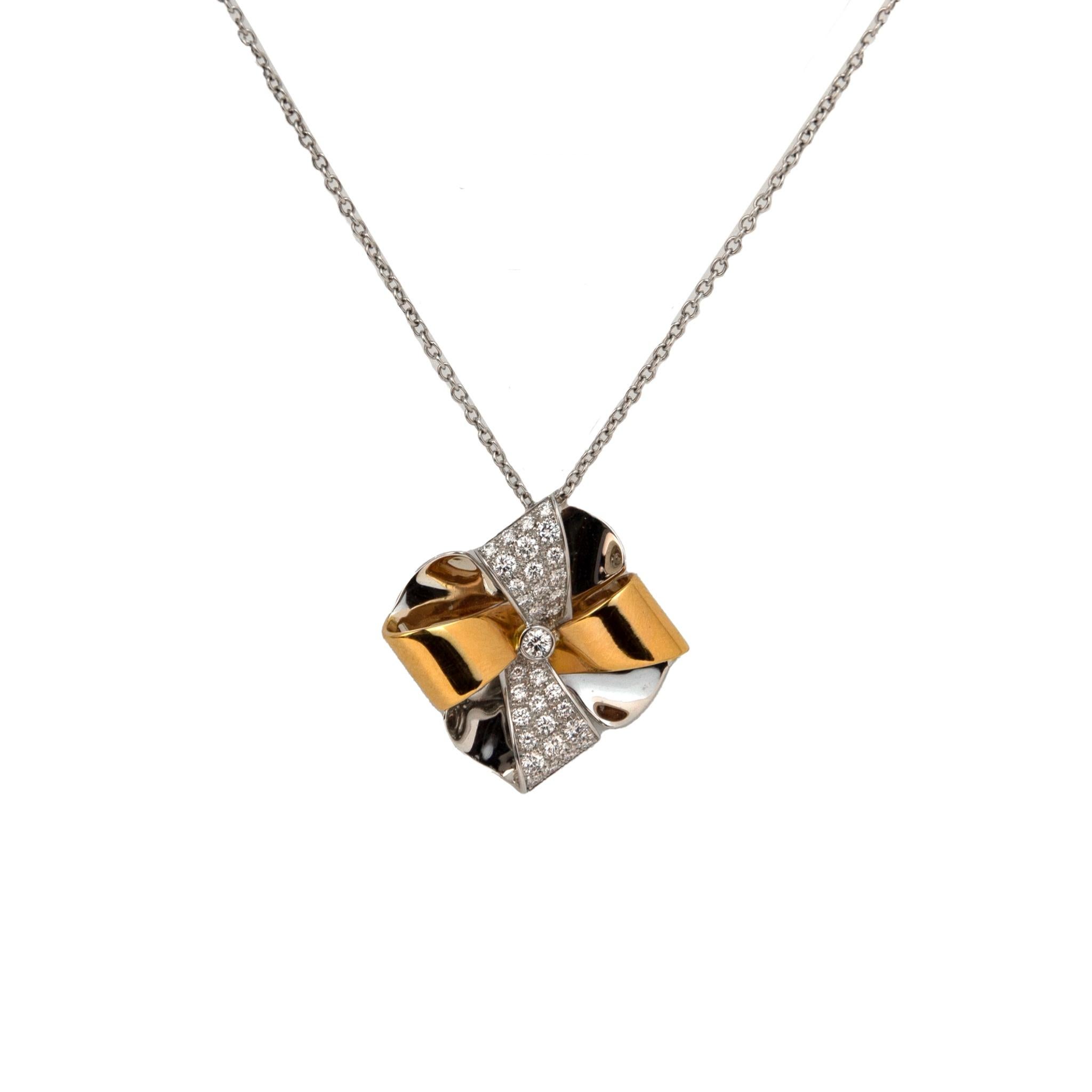 Luca Carati Anhänger-Halskette mit Schleife und Knoten
18K Weiß & Rose Gold
Diamant: 0,91ctw
SKU: LC01023
Einzelhandelspreis: $5.150,00