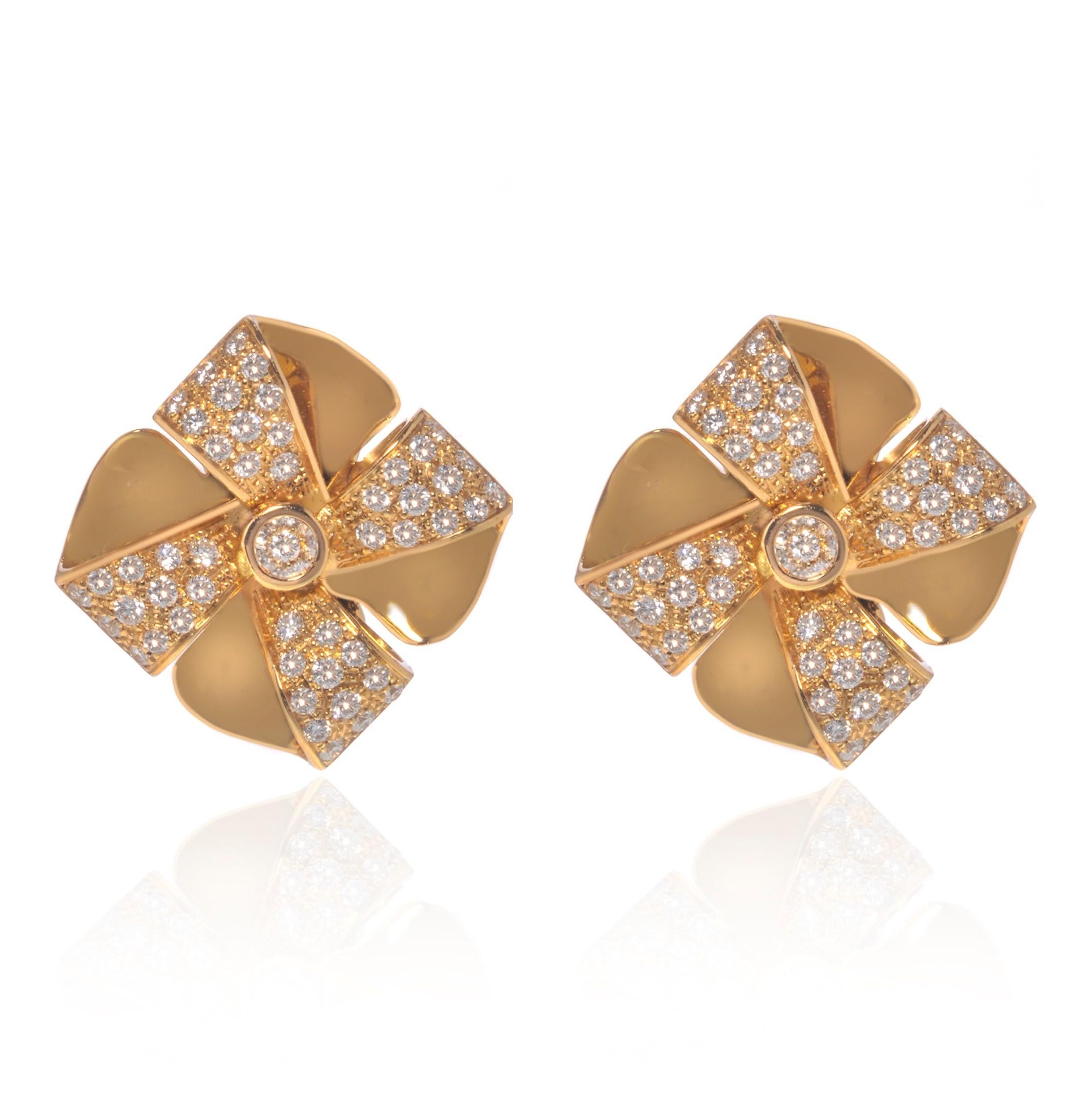 This gorgeous pair of estate earrings is finely crafted in solid 18K yellow gold, made in the shape of beautiful flowers. The total diamond weight for the pair is 0.99 carats of VVS clarity and G color. Each earring measures 20mm. The earrings are