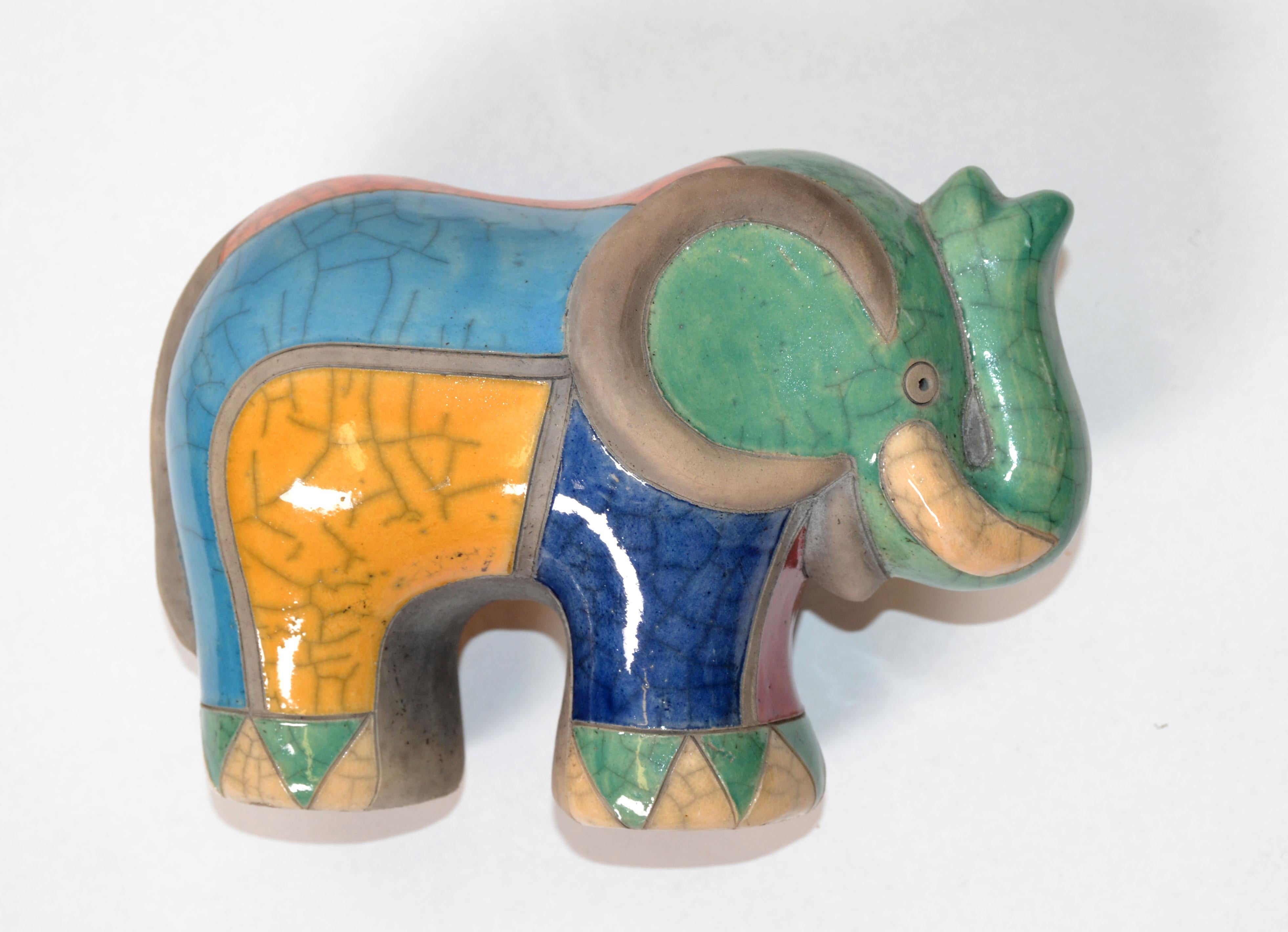 Sculpture d'éléphant en céramique colorée mi-siècle moderne marquée Luca CL, Italie, 1970 Bon état - En vente à Miami, FL