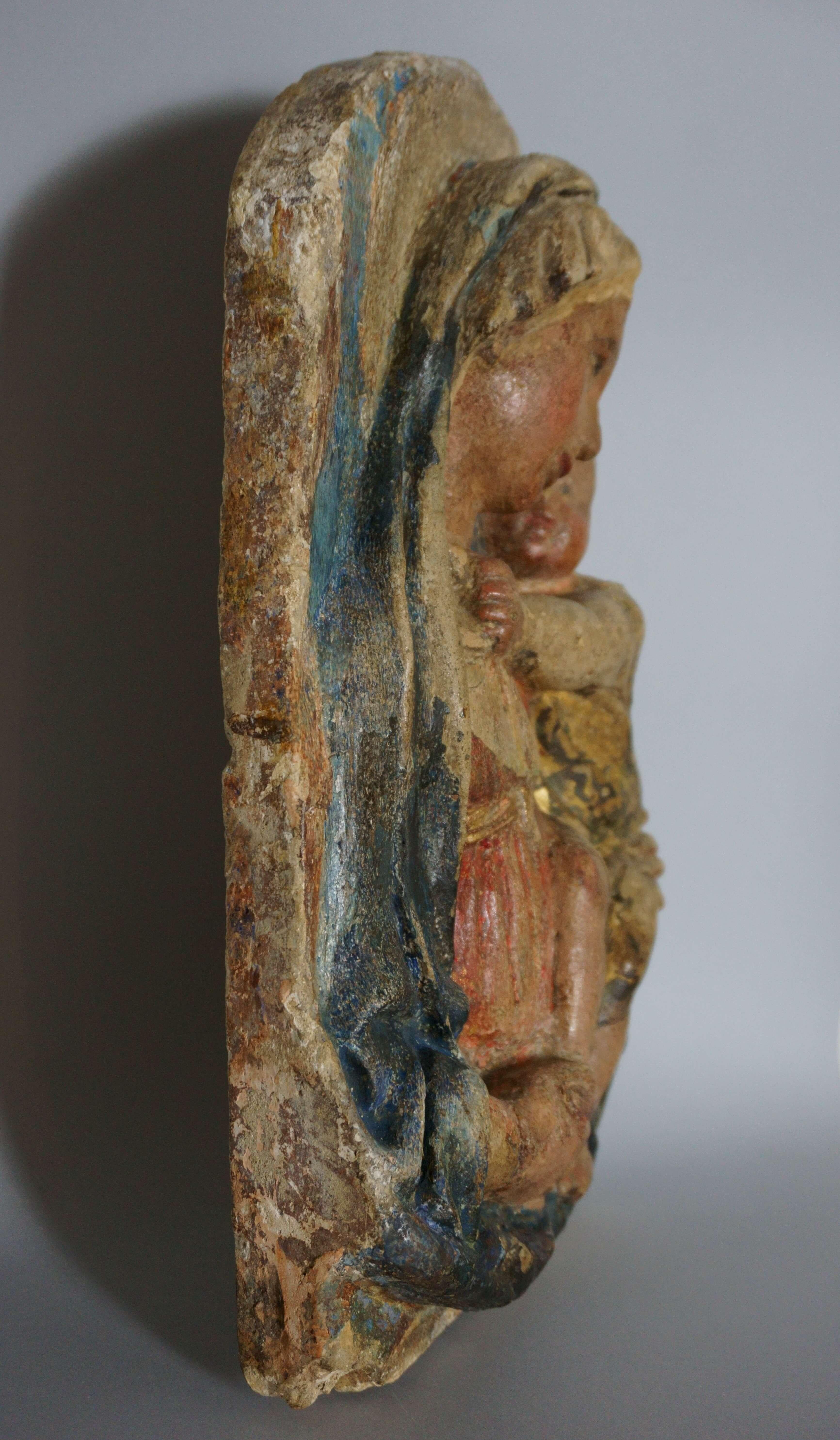 Virgen con el Niño, Relieve en estuco policromado, taller de Luca della Robbia. en venta 4