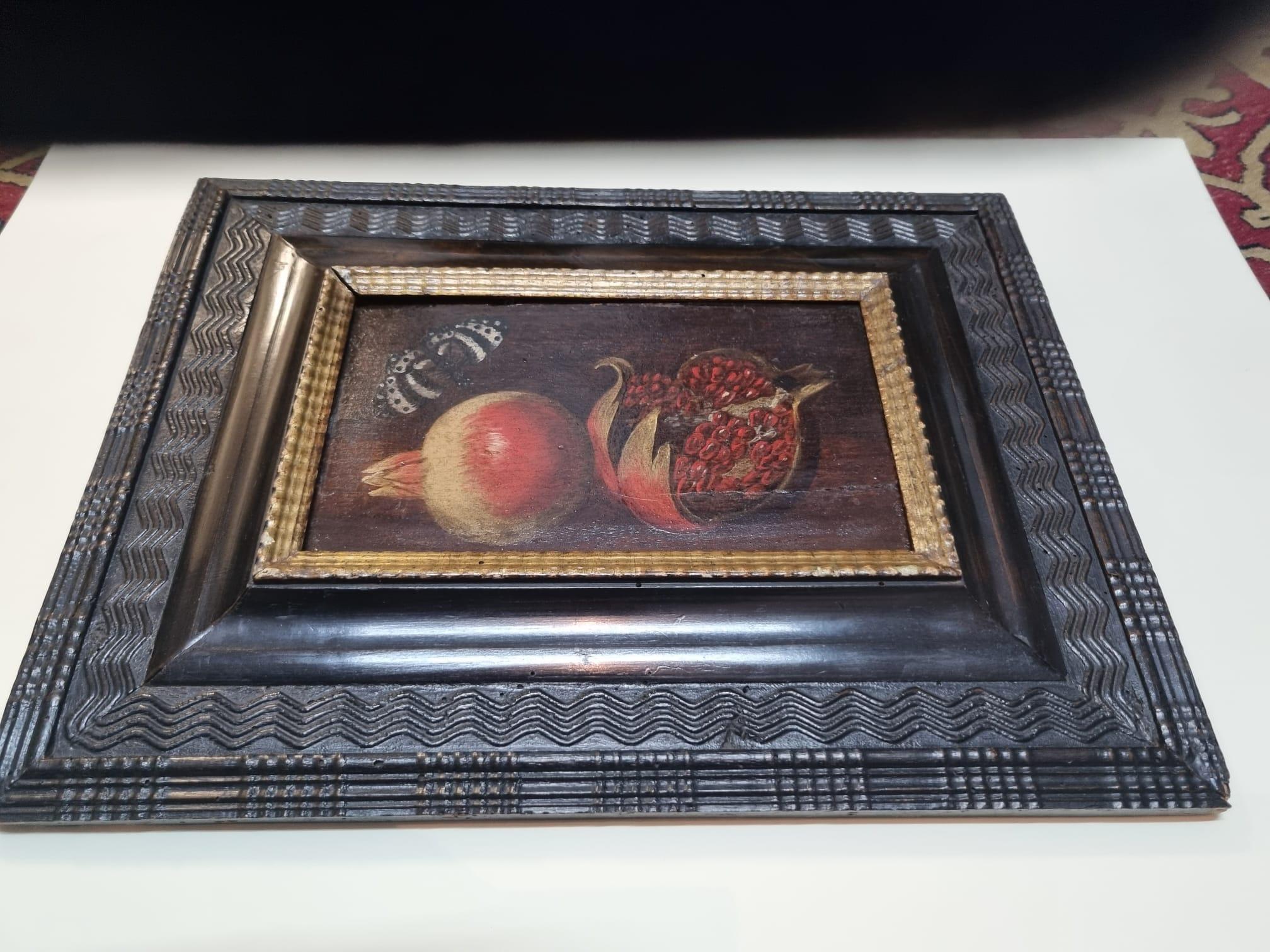 Luca Forte (Naples, 1615 env. - 1670 env.)
Deux grenades et un papillon volant
Huile sur panneau de peuplier, 12,5 x 22 cm

Expertise de Nicola Spinosa, historien de l'art

Foires : La Biennale Internationale des Antiquités de Florence 2022 (BIAF,