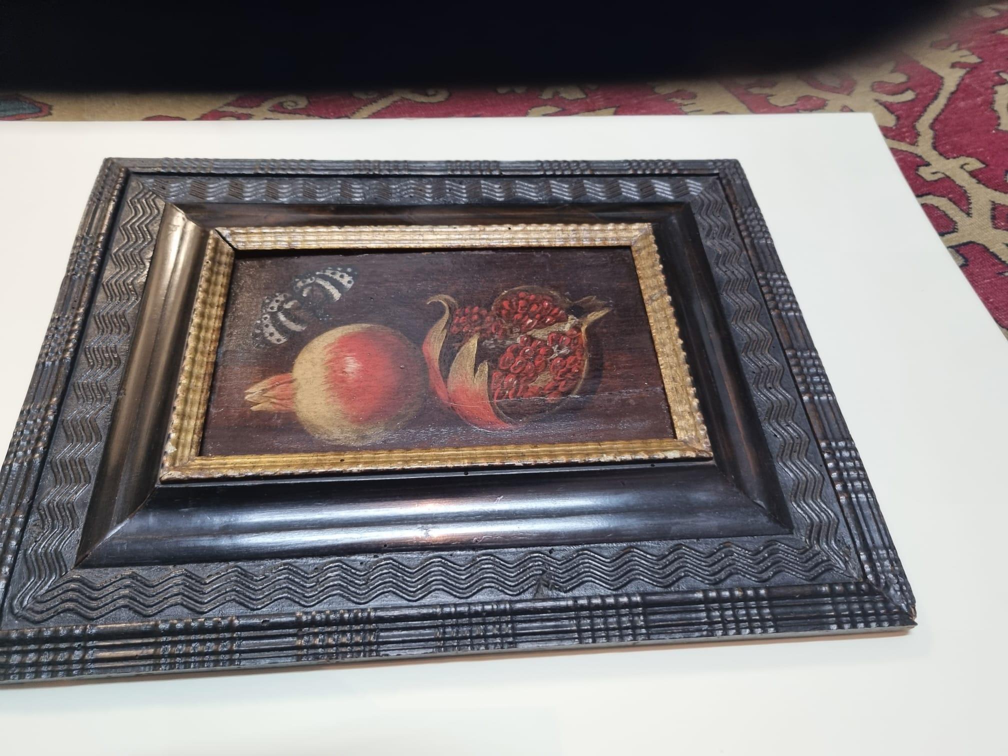 Huile sur panneau du 17ème siècle par Luca Forte représentant deux grenades et un papillon volant en vente 1