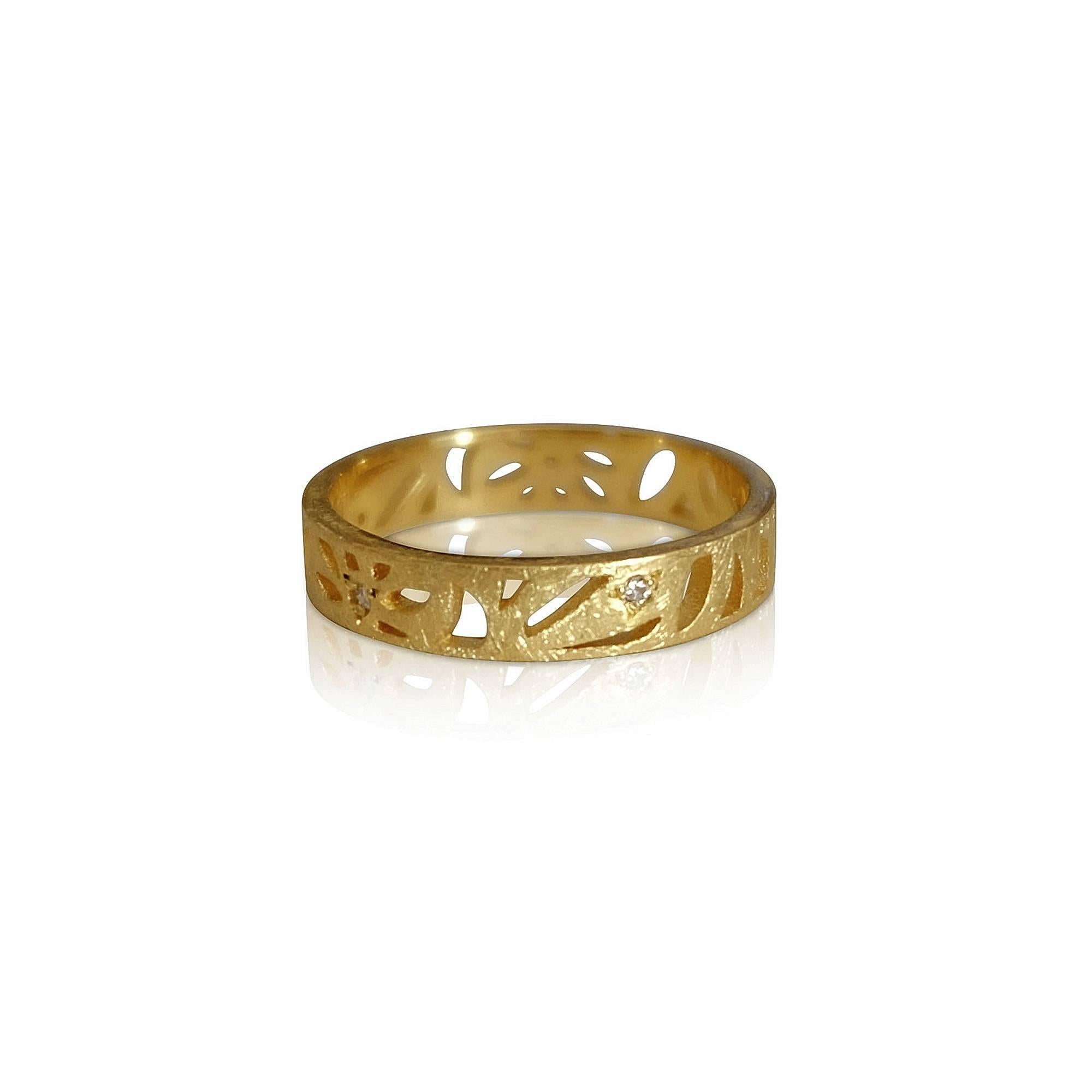 Round Cut Luca Jouel Diamond Floral Motif Ring in Yellow Gold For Sale